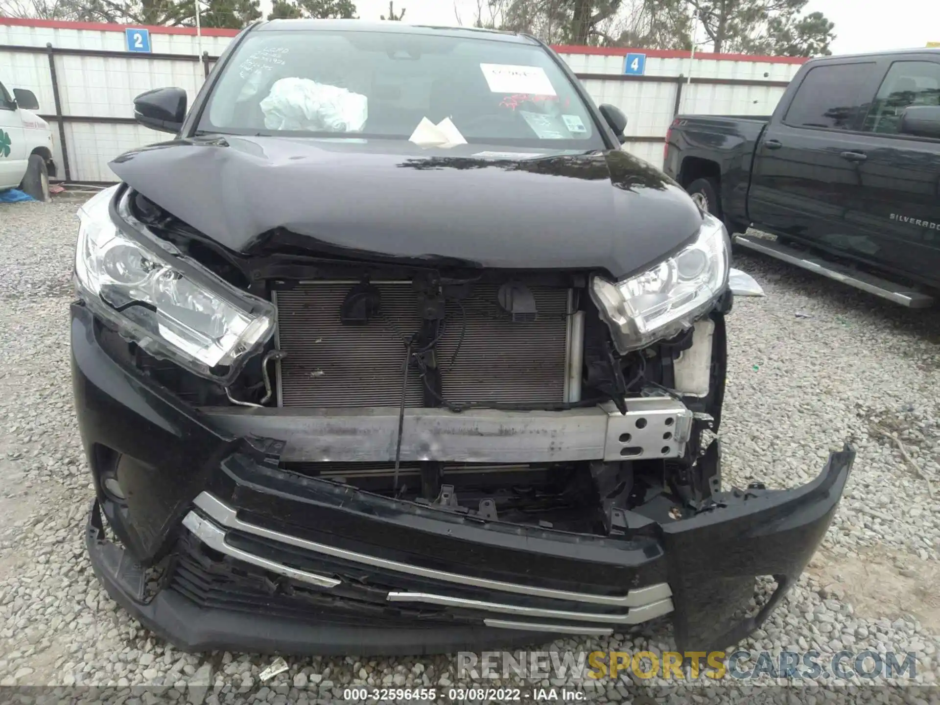 6 Photograph of a damaged car 5TDZZRFH8KS357926 TOYOTA HIGHLANDER 2019