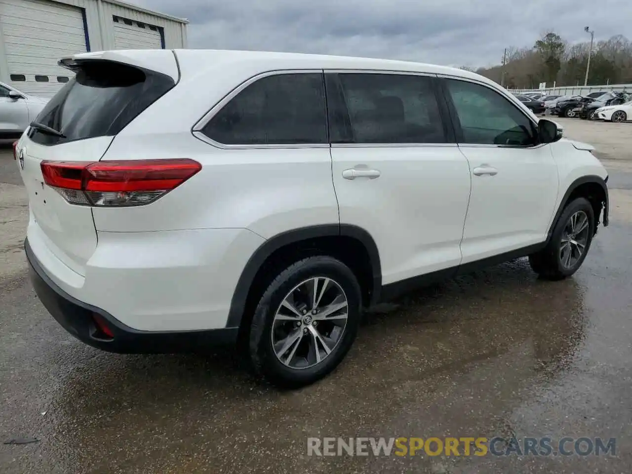 3 Photograph of a damaged car 5TDZZRFH8KS361703 TOYOTA HIGHLANDER 2019