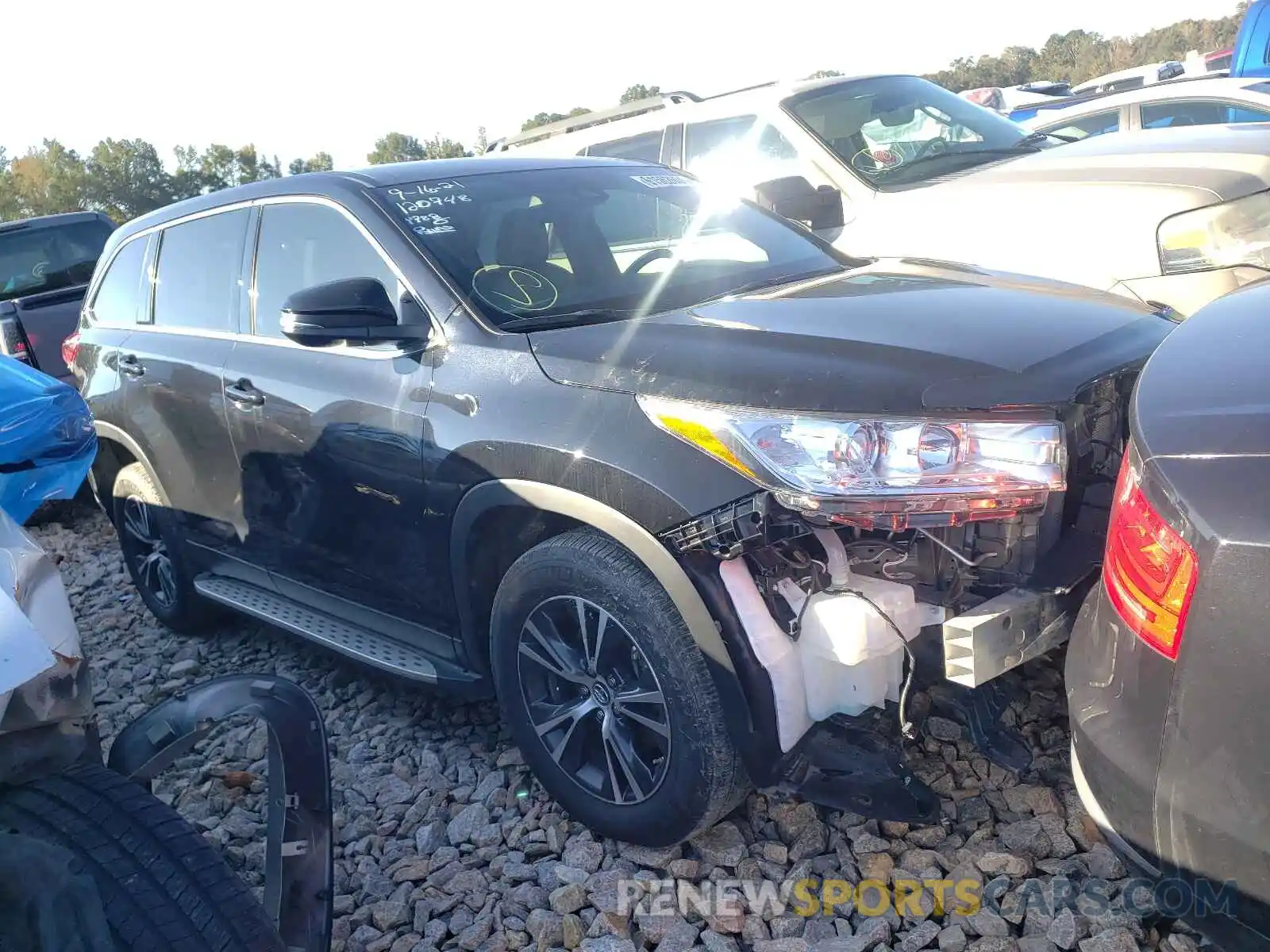 1 Photograph of a damaged car 5TDZZRFH8KS362060 TOYOTA HIGHLANDER 2019