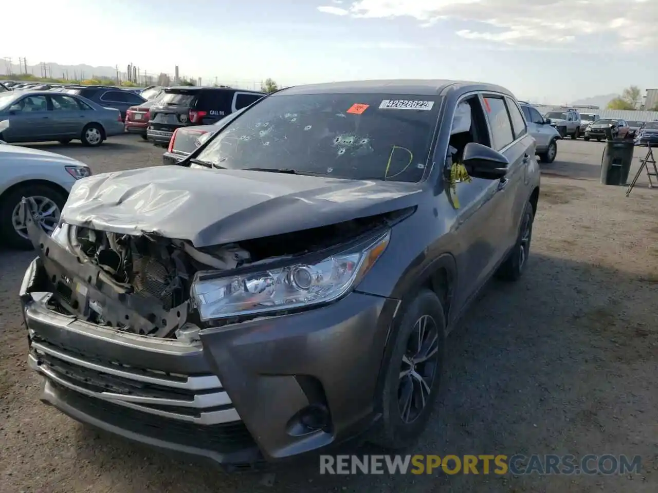 2 Photograph of a damaged car 5TDZZRFH8KS362415 TOYOTA HIGHLANDER 2019