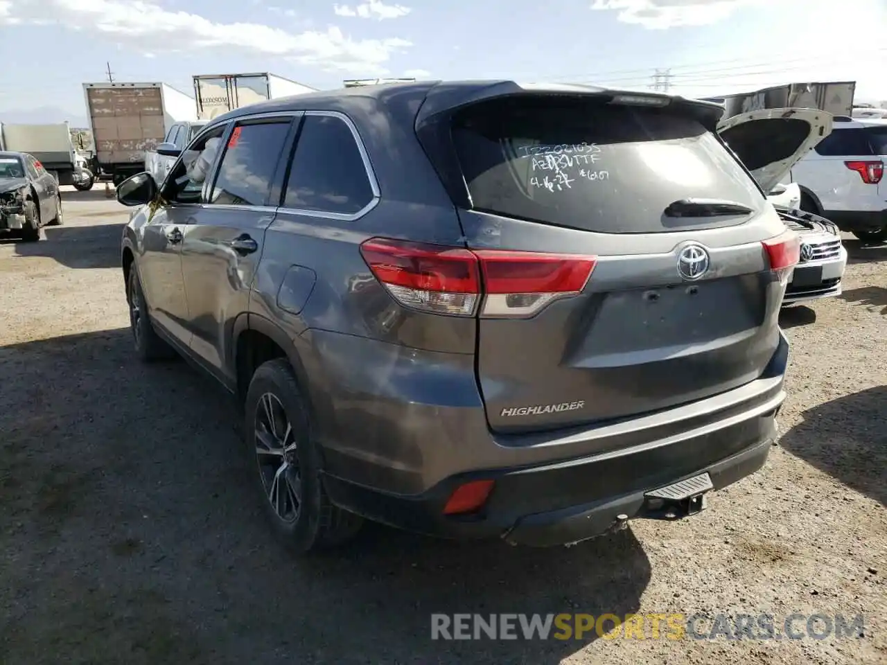 3 Photograph of a damaged car 5TDZZRFH8KS362415 TOYOTA HIGHLANDER 2019