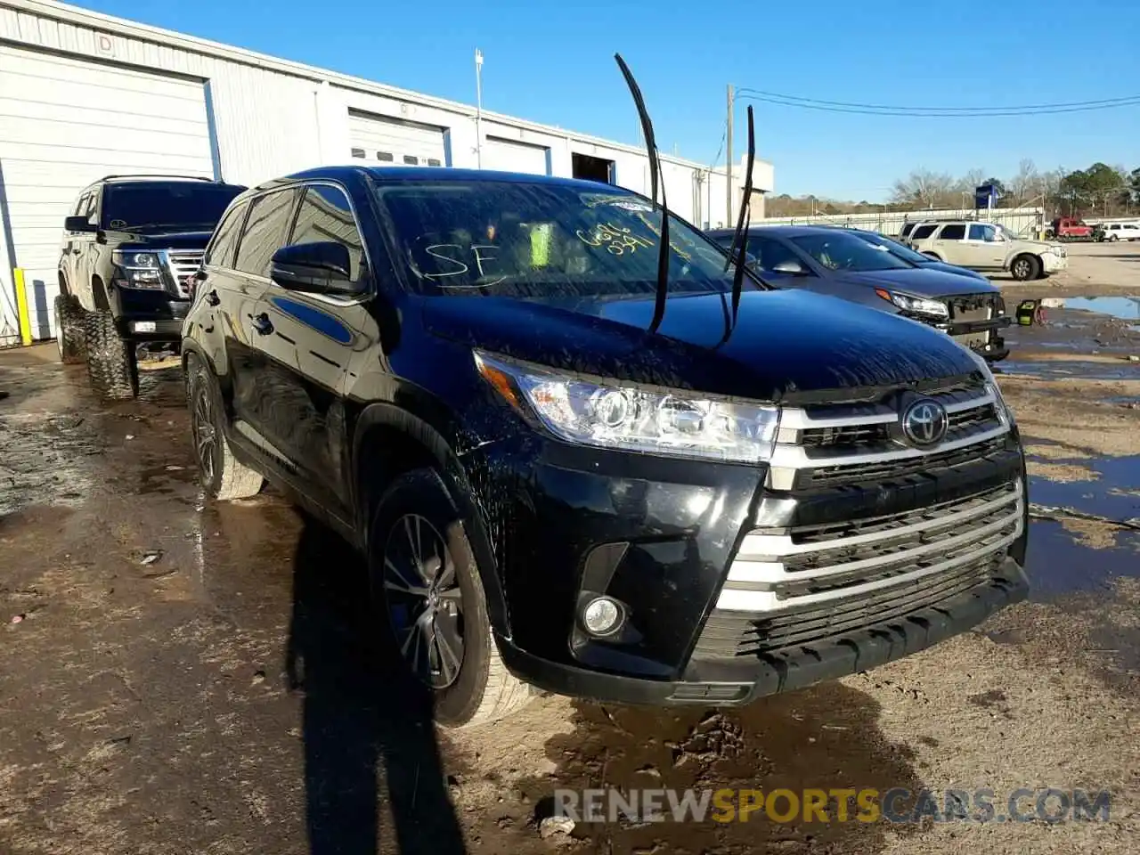 1 Photograph of a damaged car 5TDZZRFH8KS363208 TOYOTA HIGHLANDER 2019