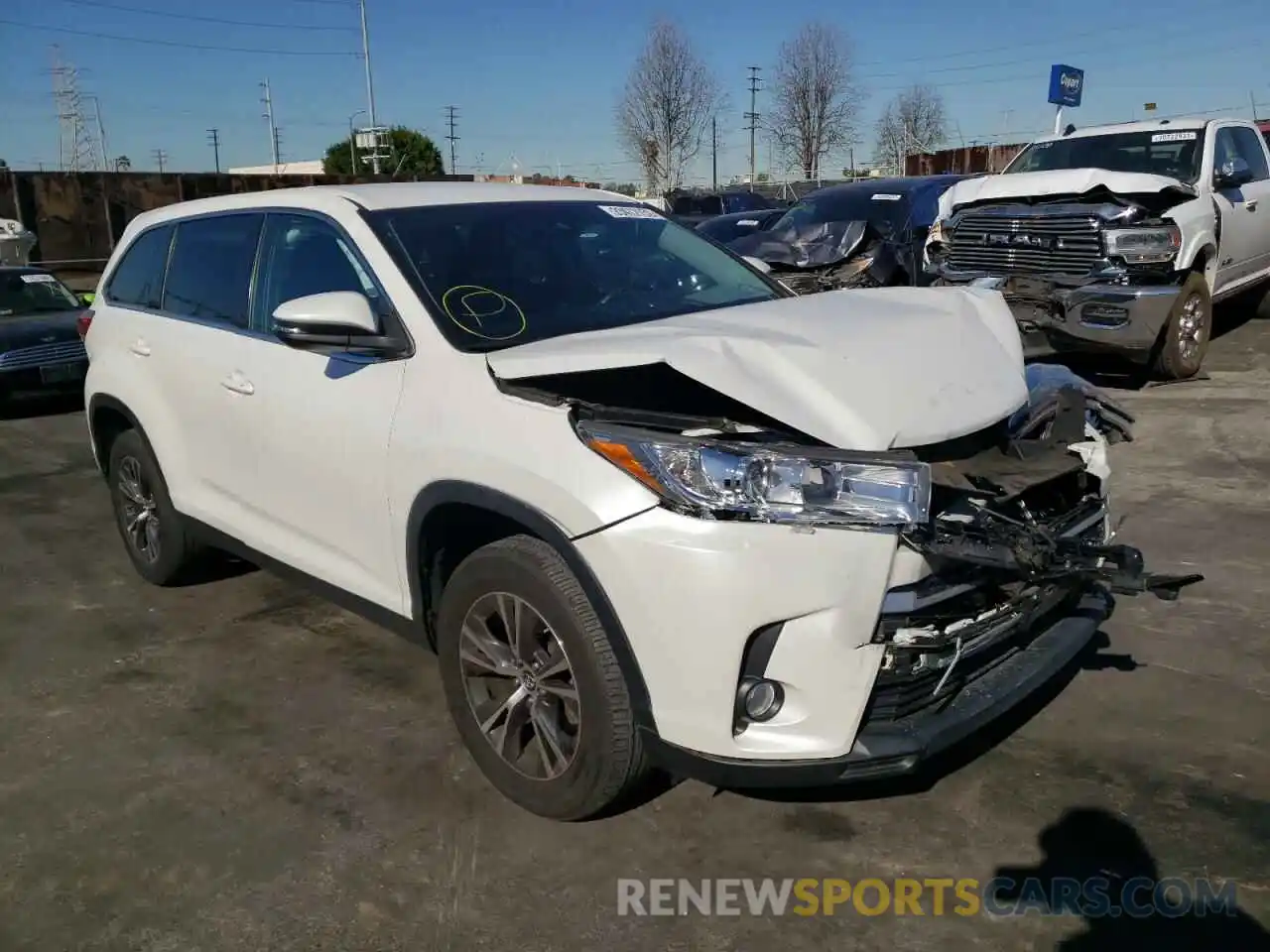 1 Photograph of a damaged car 5TDZZRFH9KS289605 TOYOTA HIGHLANDER 2019