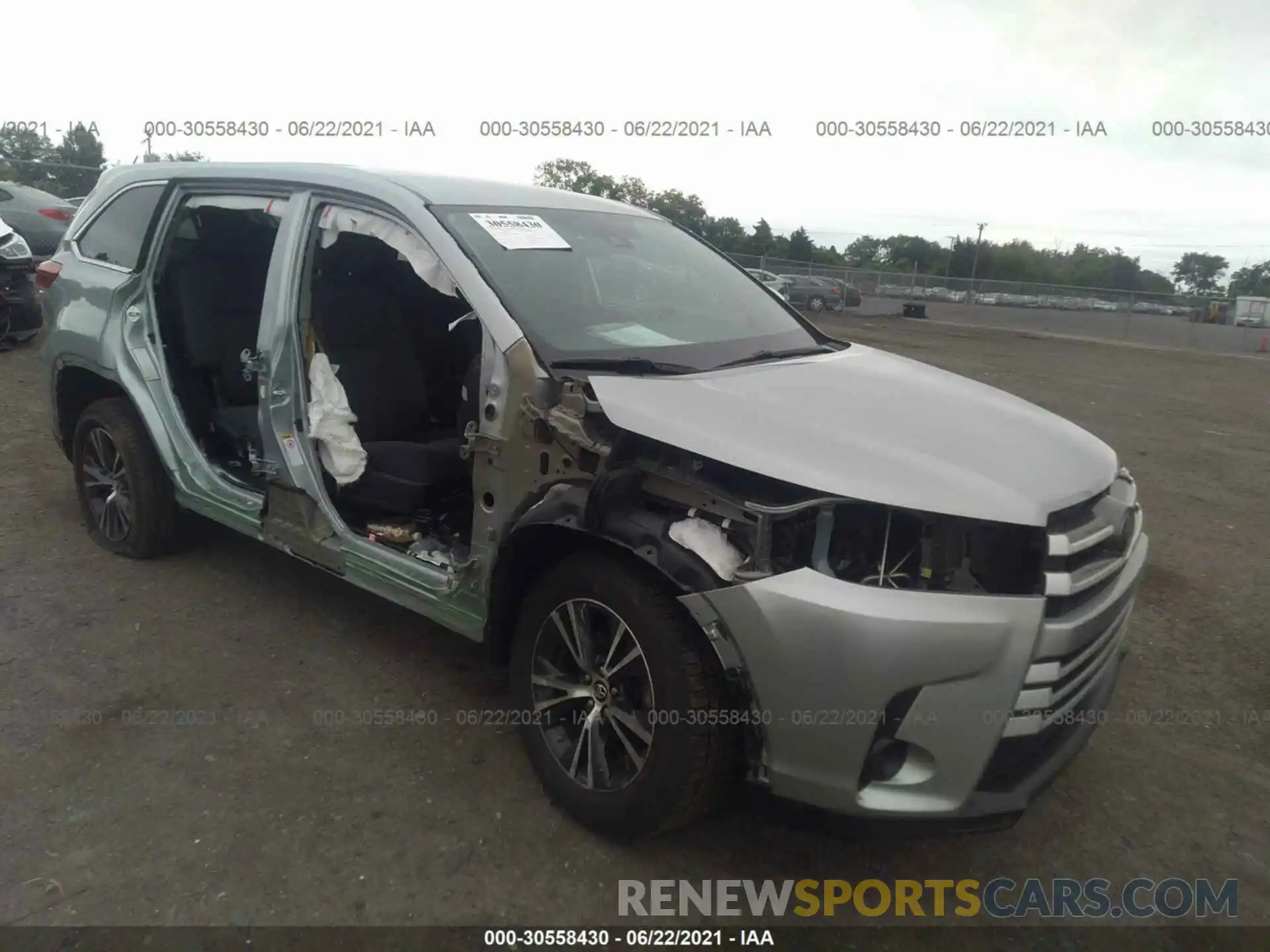 1 Photograph of a damaged car 5TDZZRFH9KS290513 TOYOTA HIGHLANDER 2019