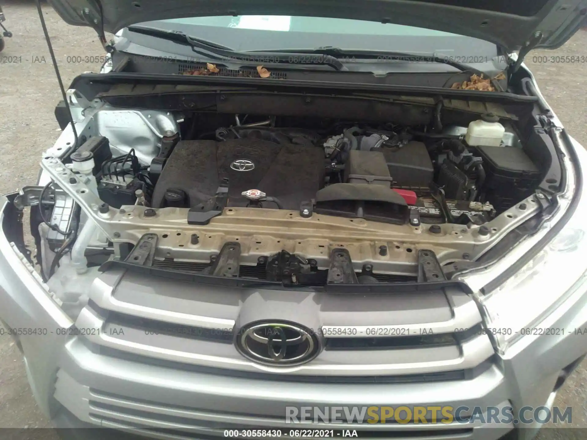 10 Photograph of a damaged car 5TDZZRFH9KS290513 TOYOTA HIGHLANDER 2019