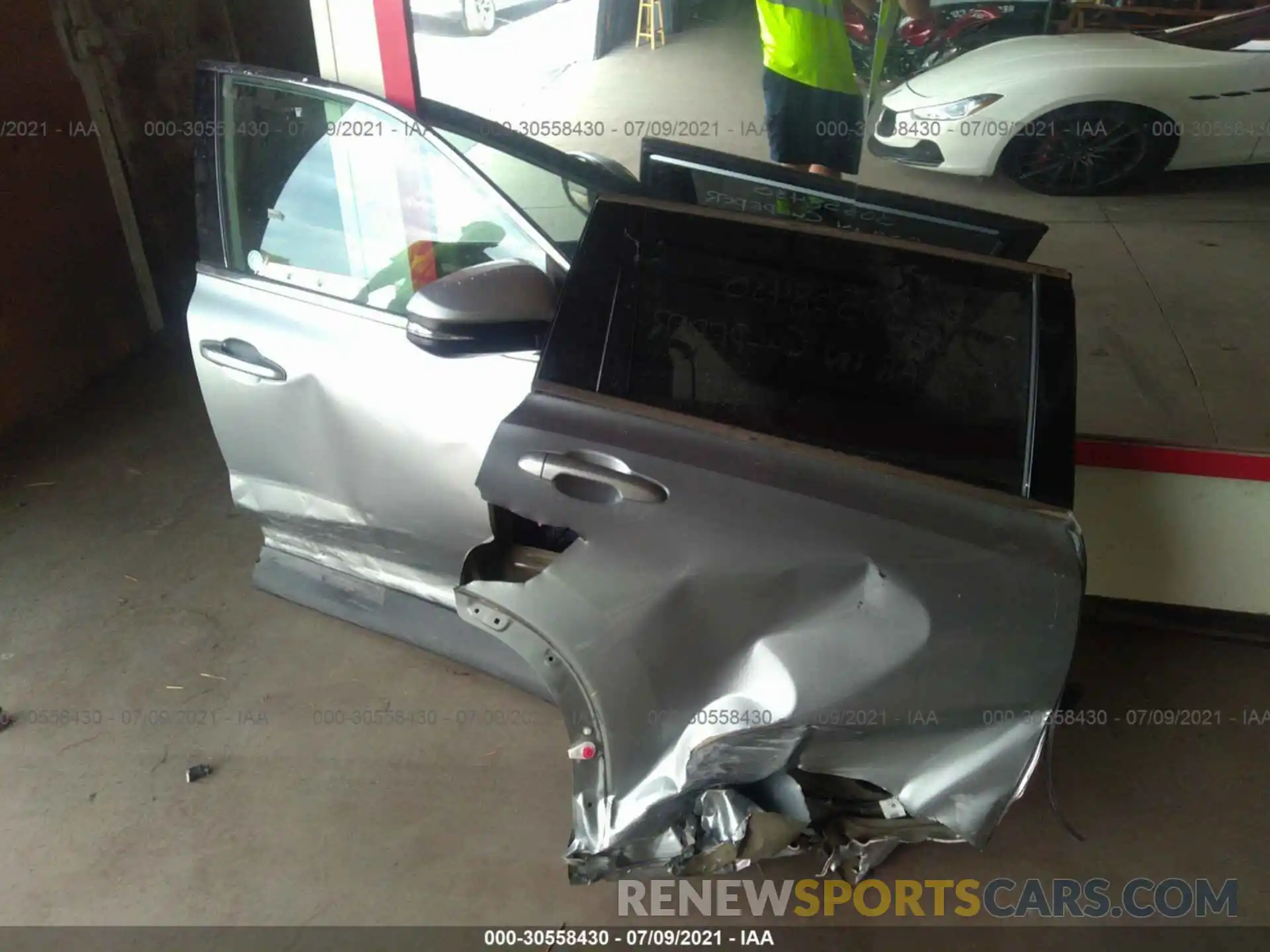 12 Photograph of a damaged car 5TDZZRFH9KS290513 TOYOTA HIGHLANDER 2019