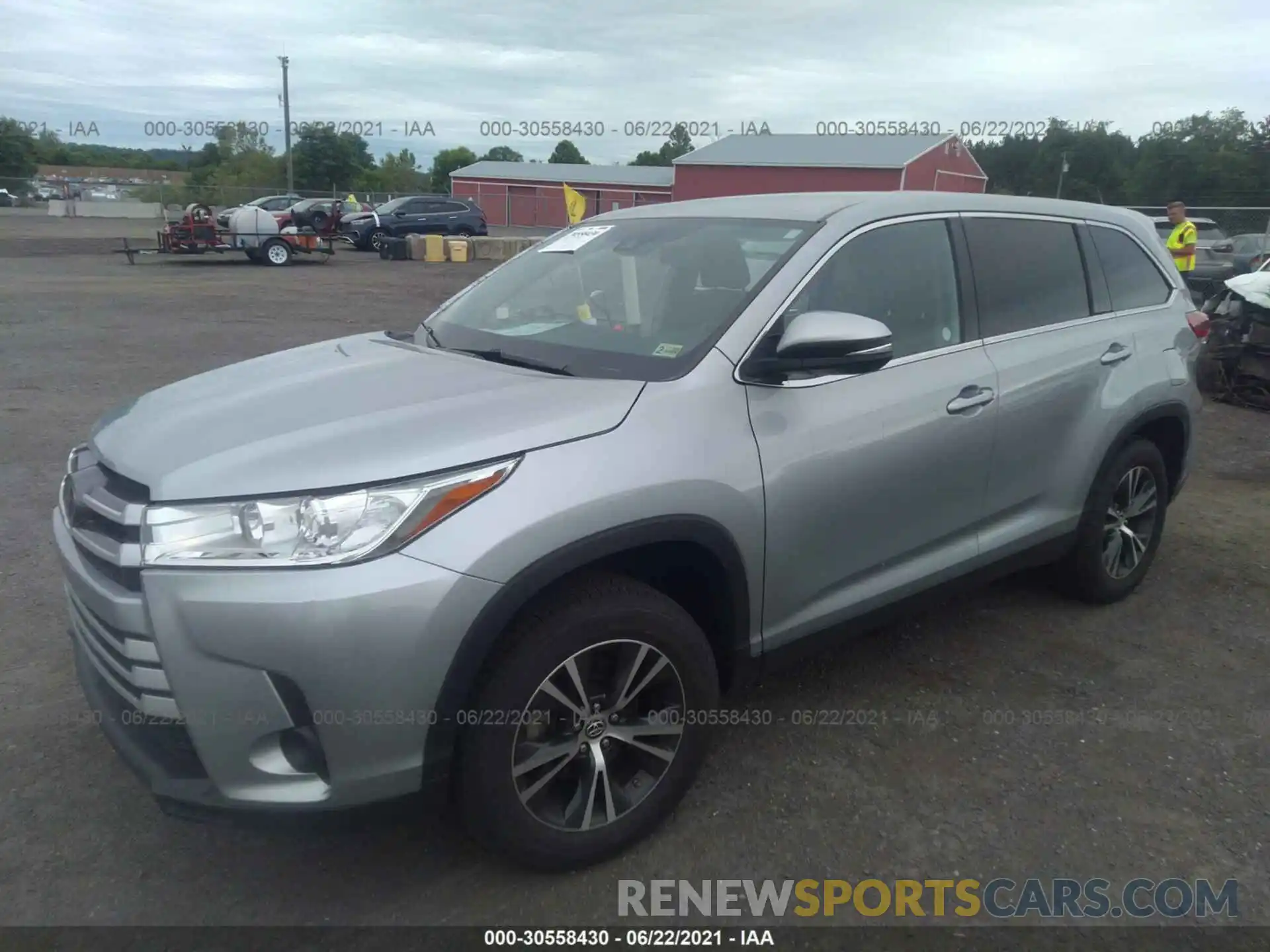 2 Photograph of a damaged car 5TDZZRFH9KS290513 TOYOTA HIGHLANDER 2019