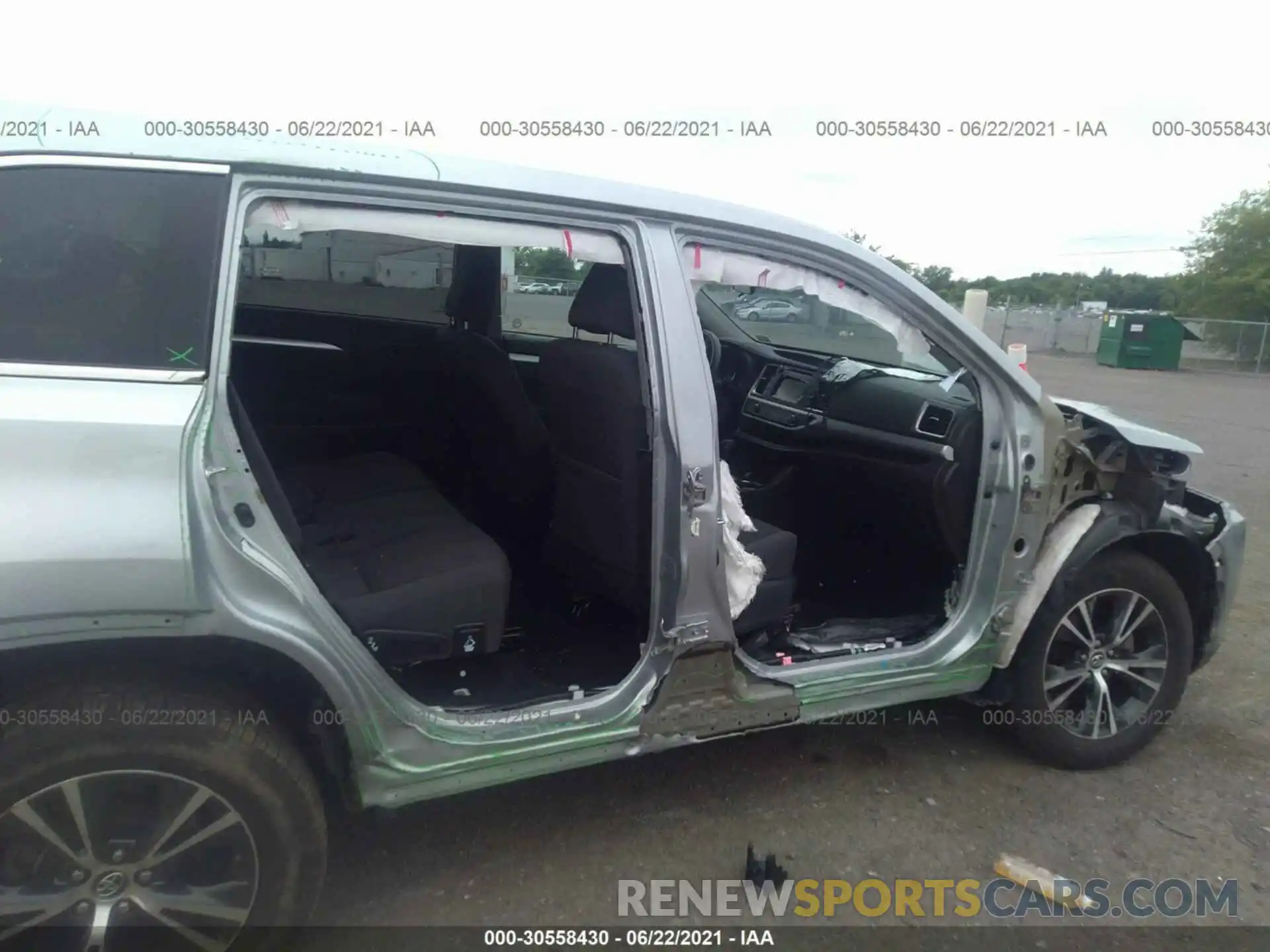 6 Photograph of a damaged car 5TDZZRFH9KS290513 TOYOTA HIGHLANDER 2019