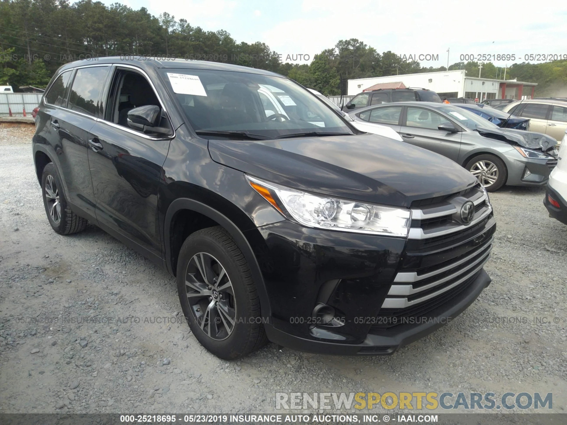 1 Photograph of a damaged car 5TDZZRFH9KS290995 TOYOTA HIGHLANDER 2019