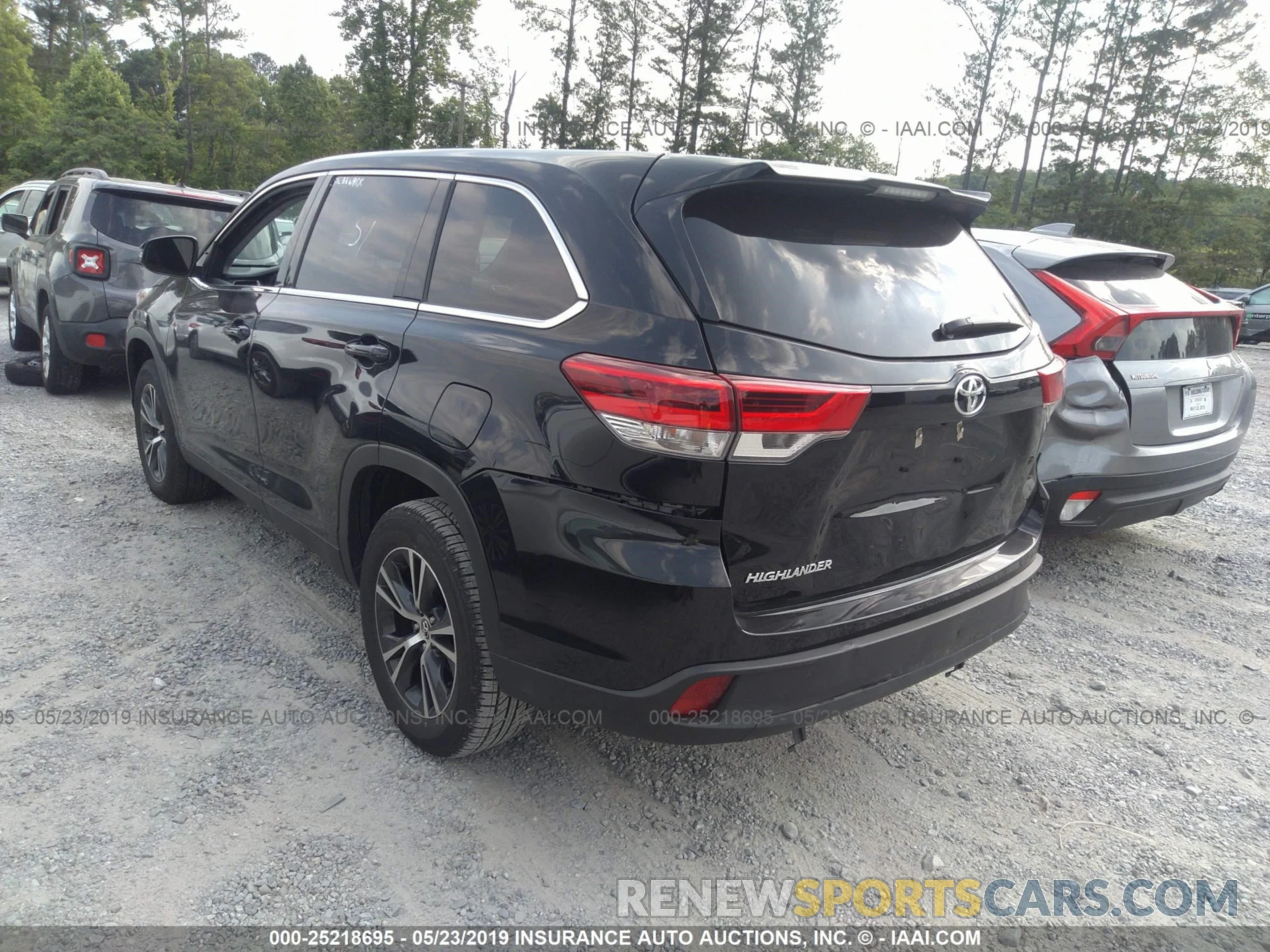 2 Photograph of a damaged car 5TDZZRFH9KS290995 TOYOTA HIGHLANDER 2019