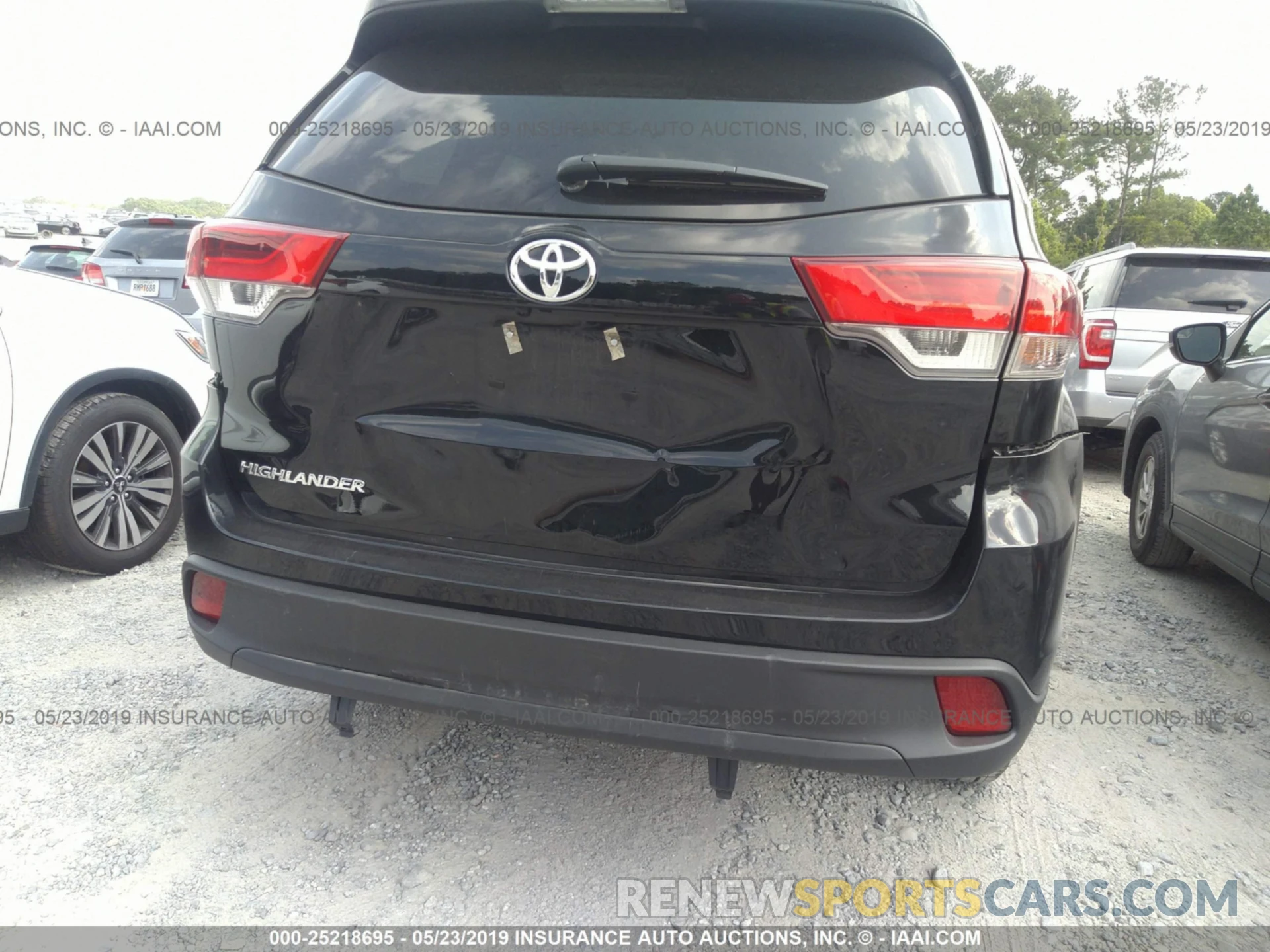 5 Photograph of a damaged car 5TDZZRFH9KS290995 TOYOTA HIGHLANDER 2019