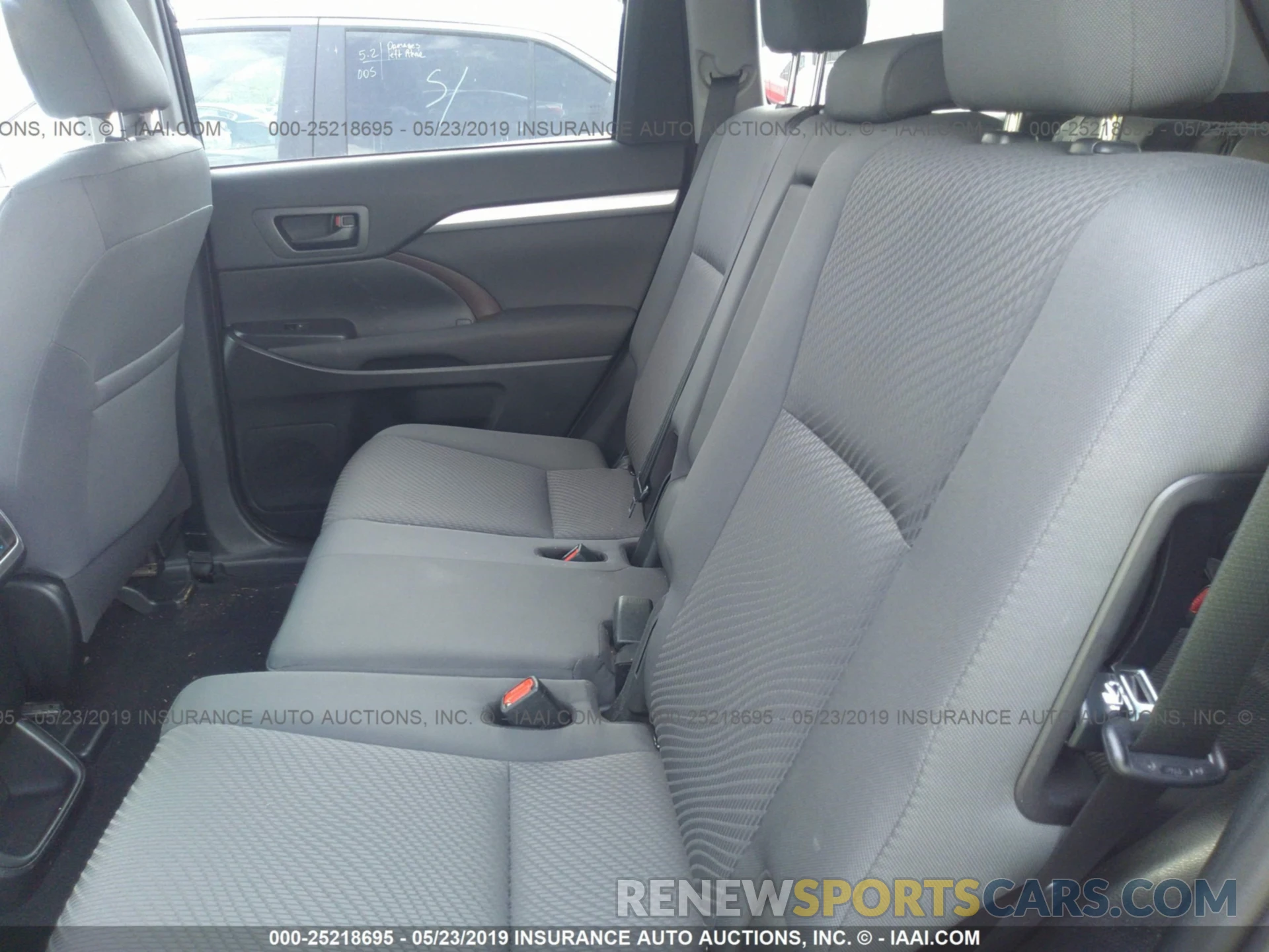 7 Фотография поврежденного автомобиля 5TDZZRFH9KS290995 TOYOTA HIGHLANDER 2019