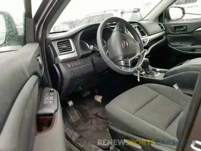 9 Photograph of a damaged car 5TDZZRFH9KS298496 TOYOTA HIGHLANDER 2019