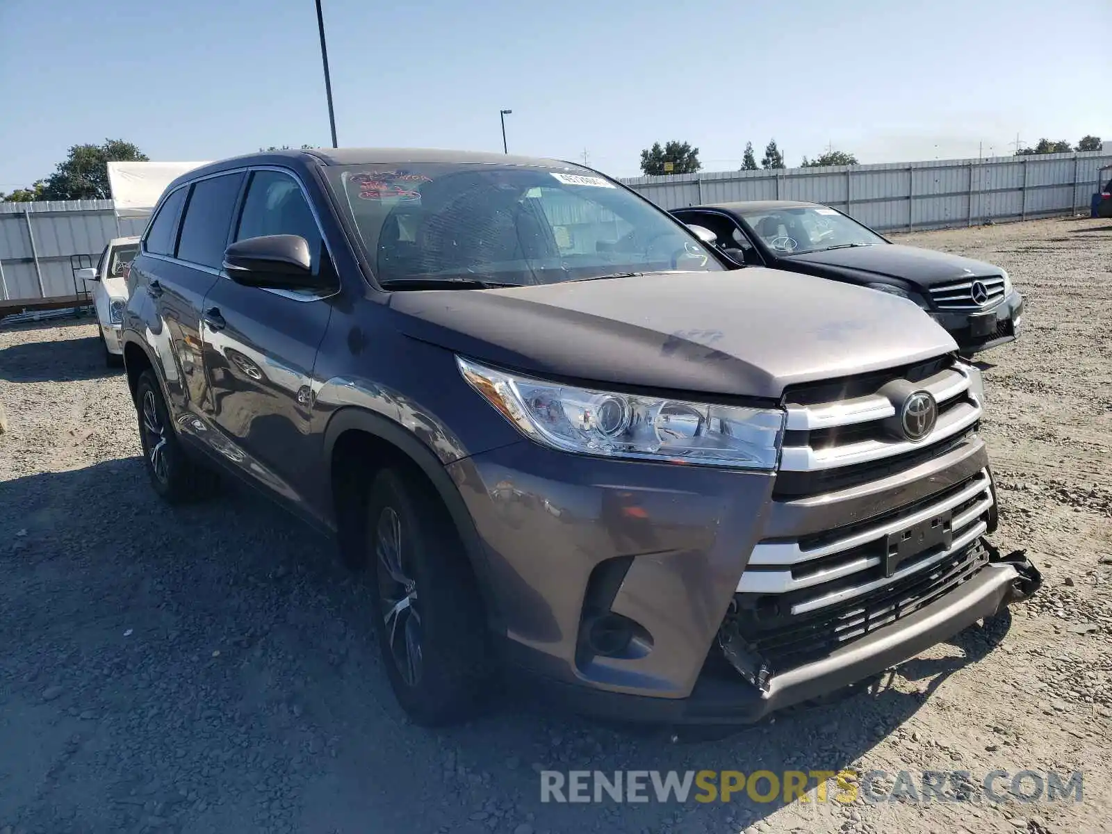 1 Photograph of a damaged car 5TDZZRFH9KS308816 TOYOTA HIGHLANDER 2019