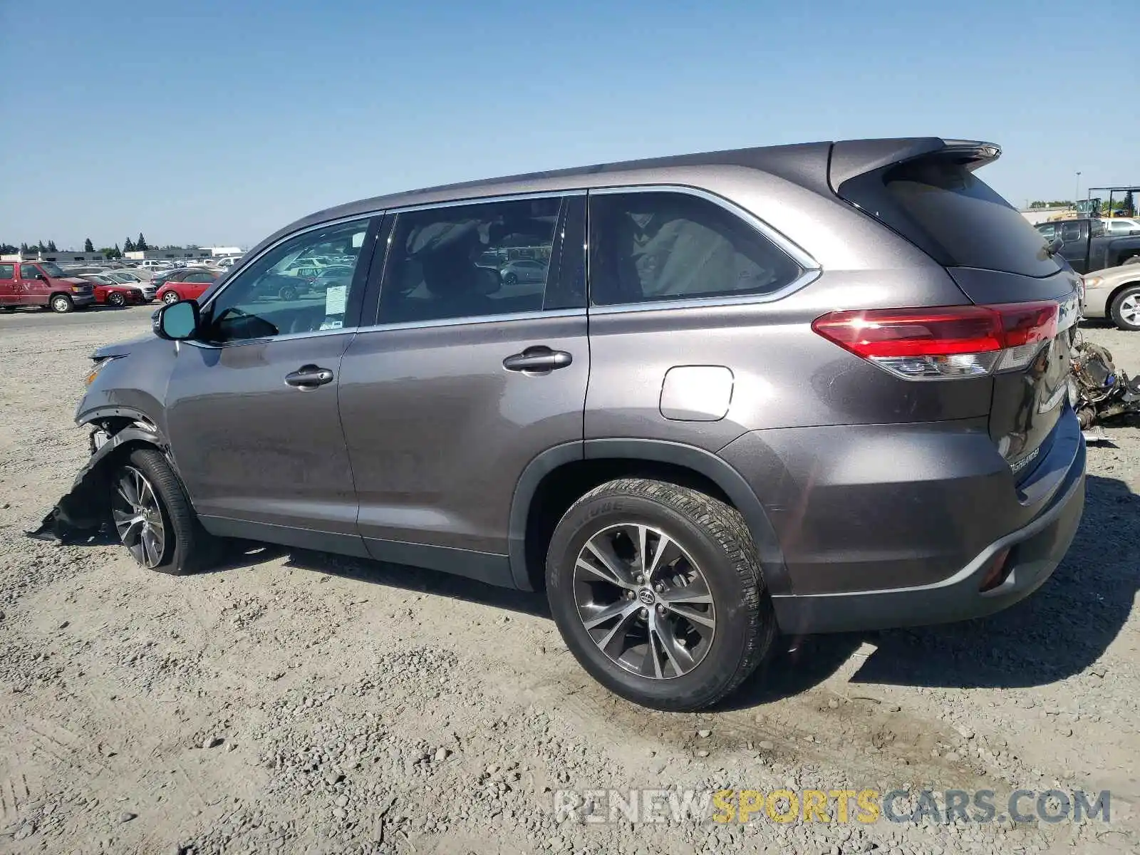 3 Photograph of a damaged car 5TDZZRFH9KS308816 TOYOTA HIGHLANDER 2019