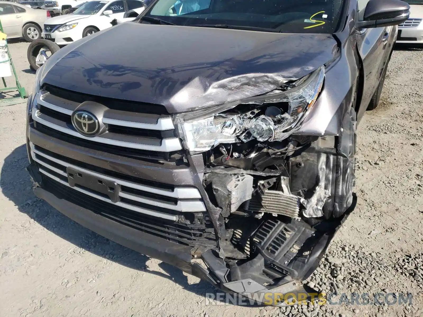 9 Photograph of a damaged car 5TDZZRFH9KS308816 TOYOTA HIGHLANDER 2019