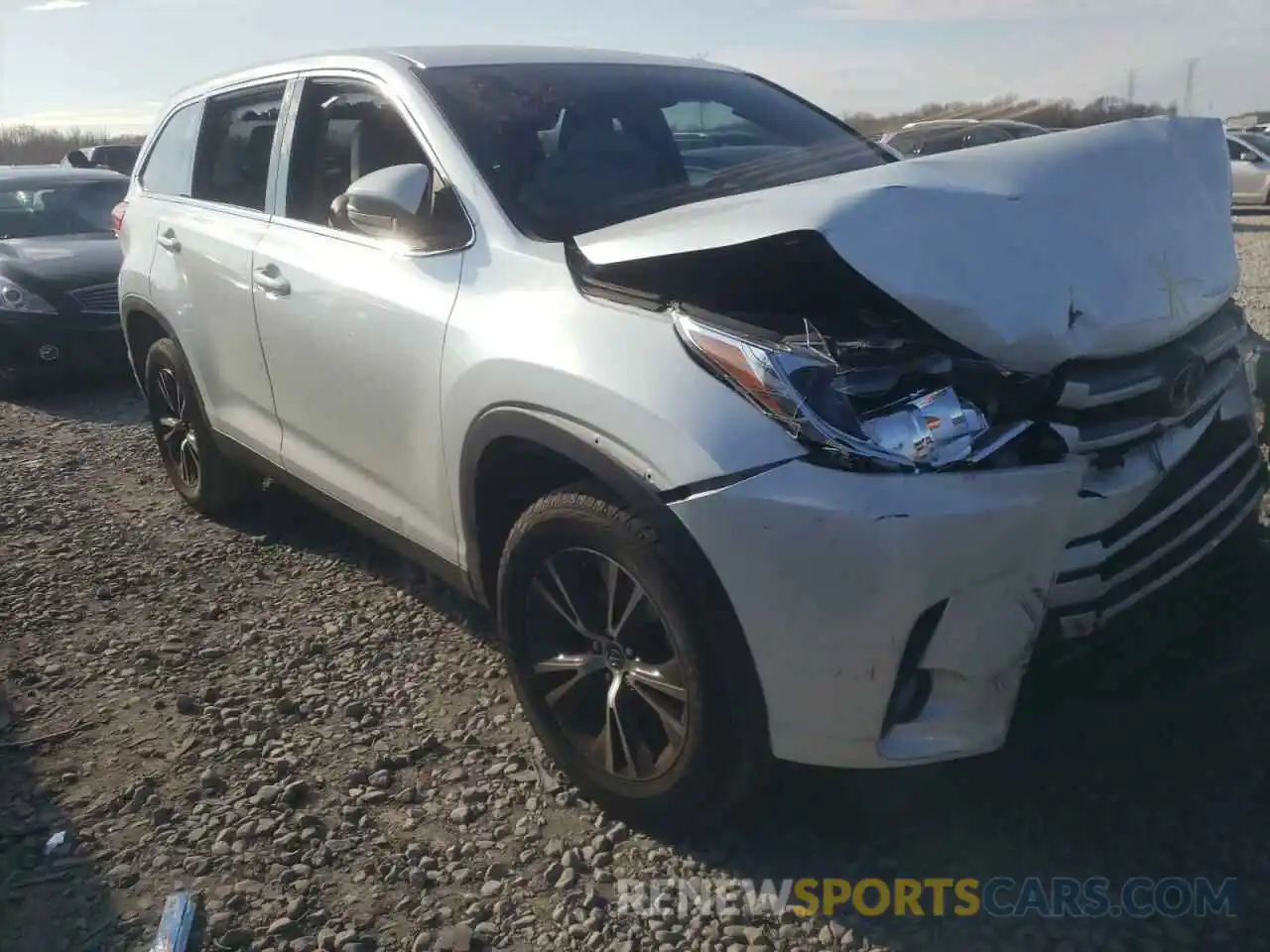 1 Photograph of a damaged car 5TDZZRFH9KS312056 TOYOTA HIGHLANDER 2019