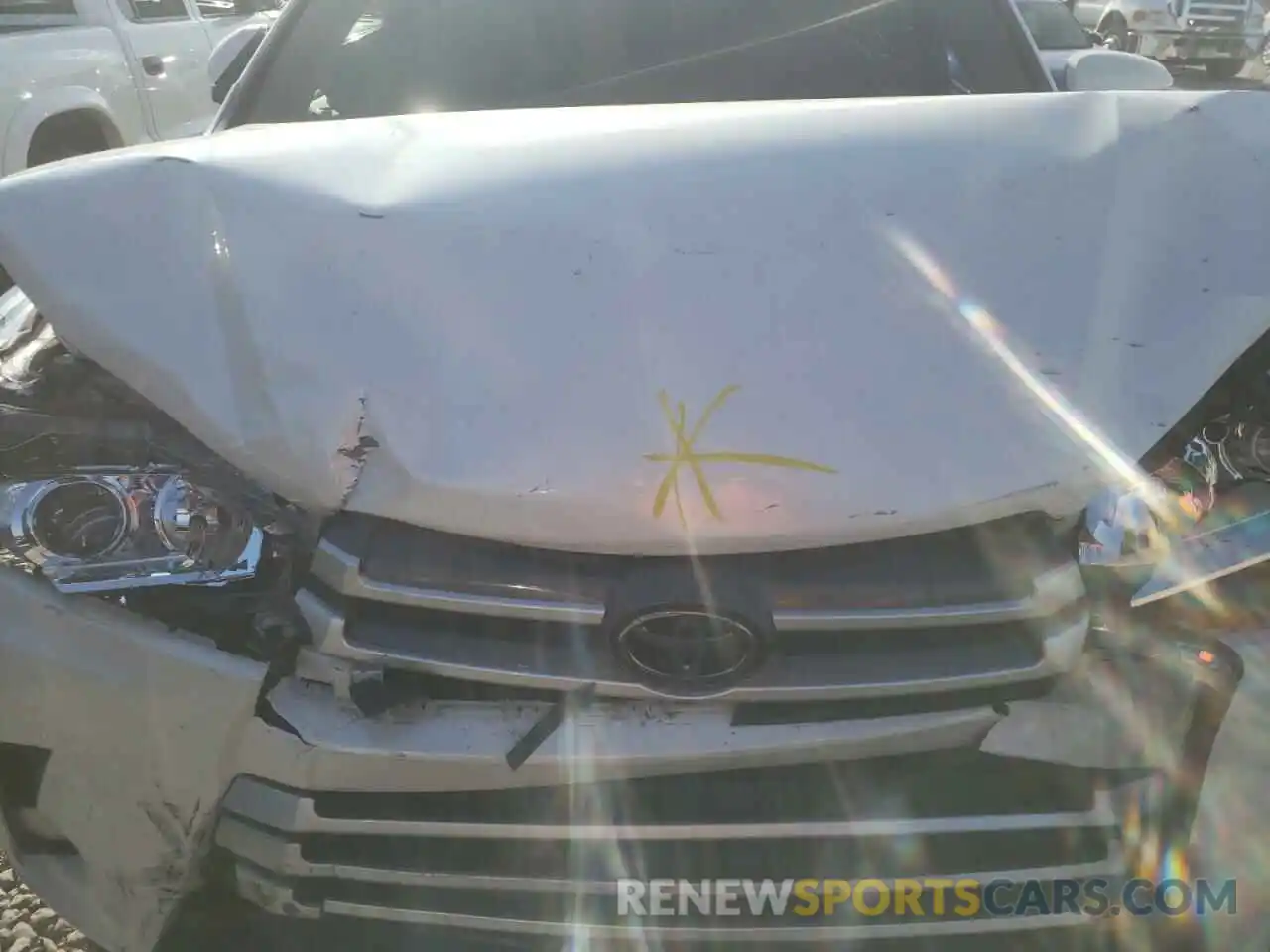 7 Photograph of a damaged car 5TDZZRFH9KS312056 TOYOTA HIGHLANDER 2019