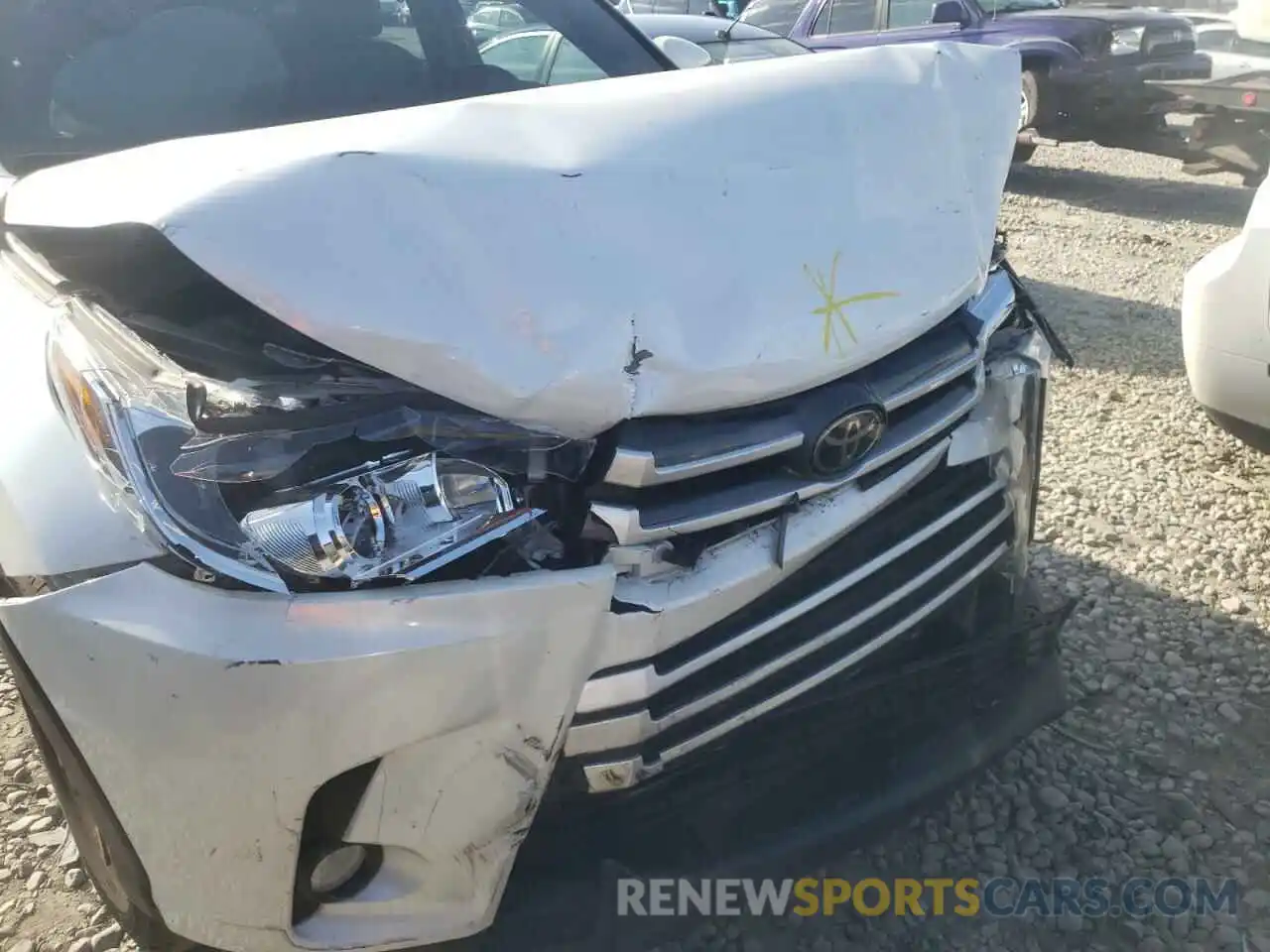 9 Photograph of a damaged car 5TDZZRFH9KS312056 TOYOTA HIGHLANDER 2019