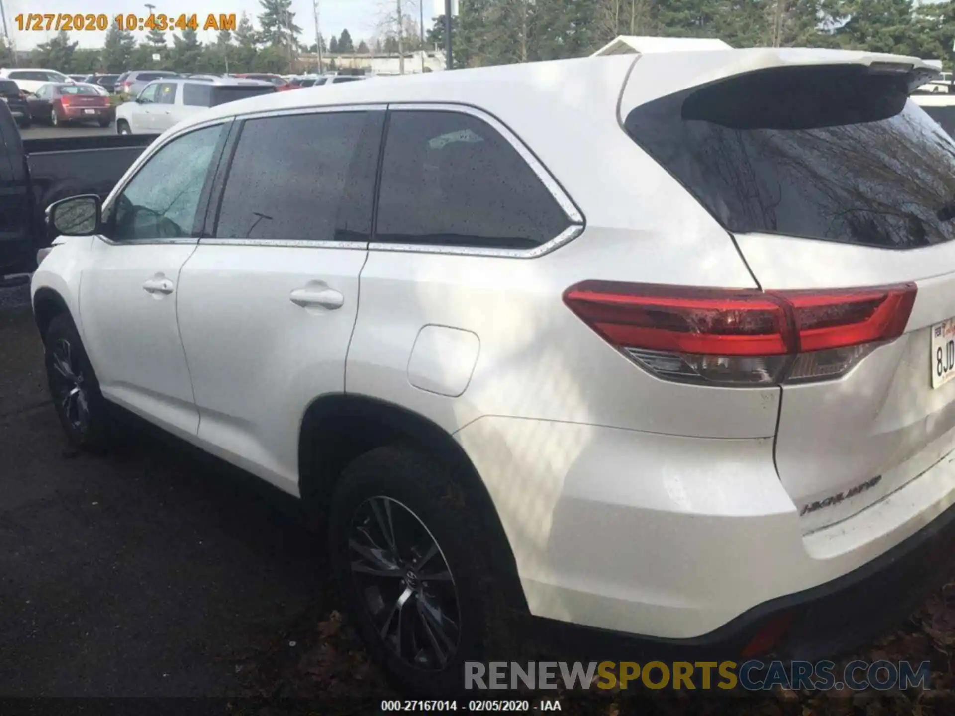 13 Photograph of a damaged car 5TDZZRFH9KS313837 TOYOTA HIGHLANDER 2019