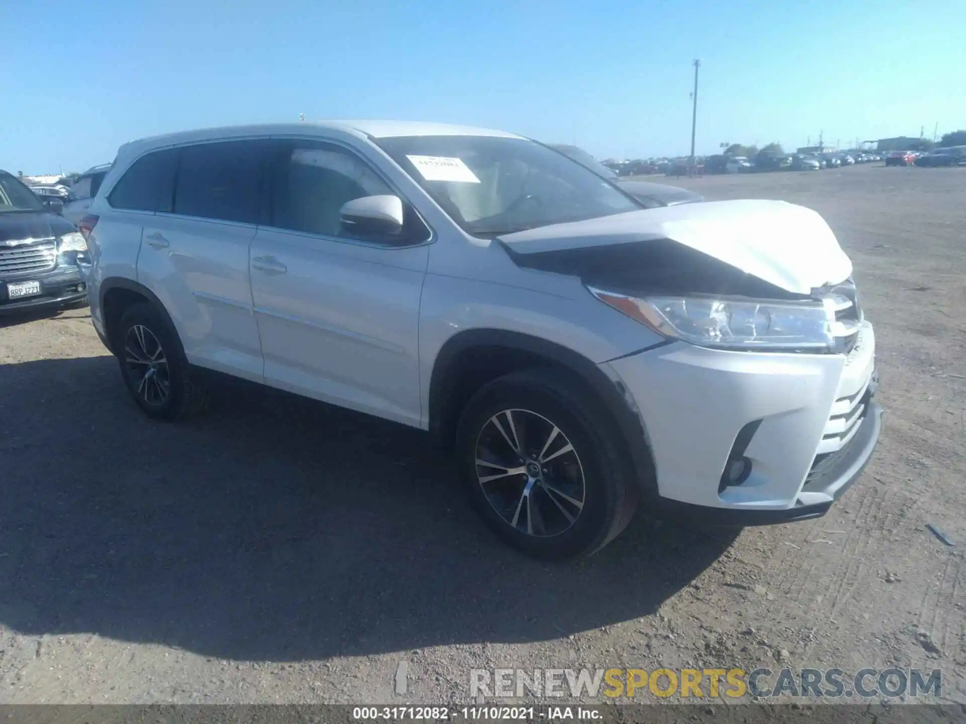 1 Photograph of a damaged car 5TDZZRFH9KS318312 TOYOTA HIGHLANDER 2019