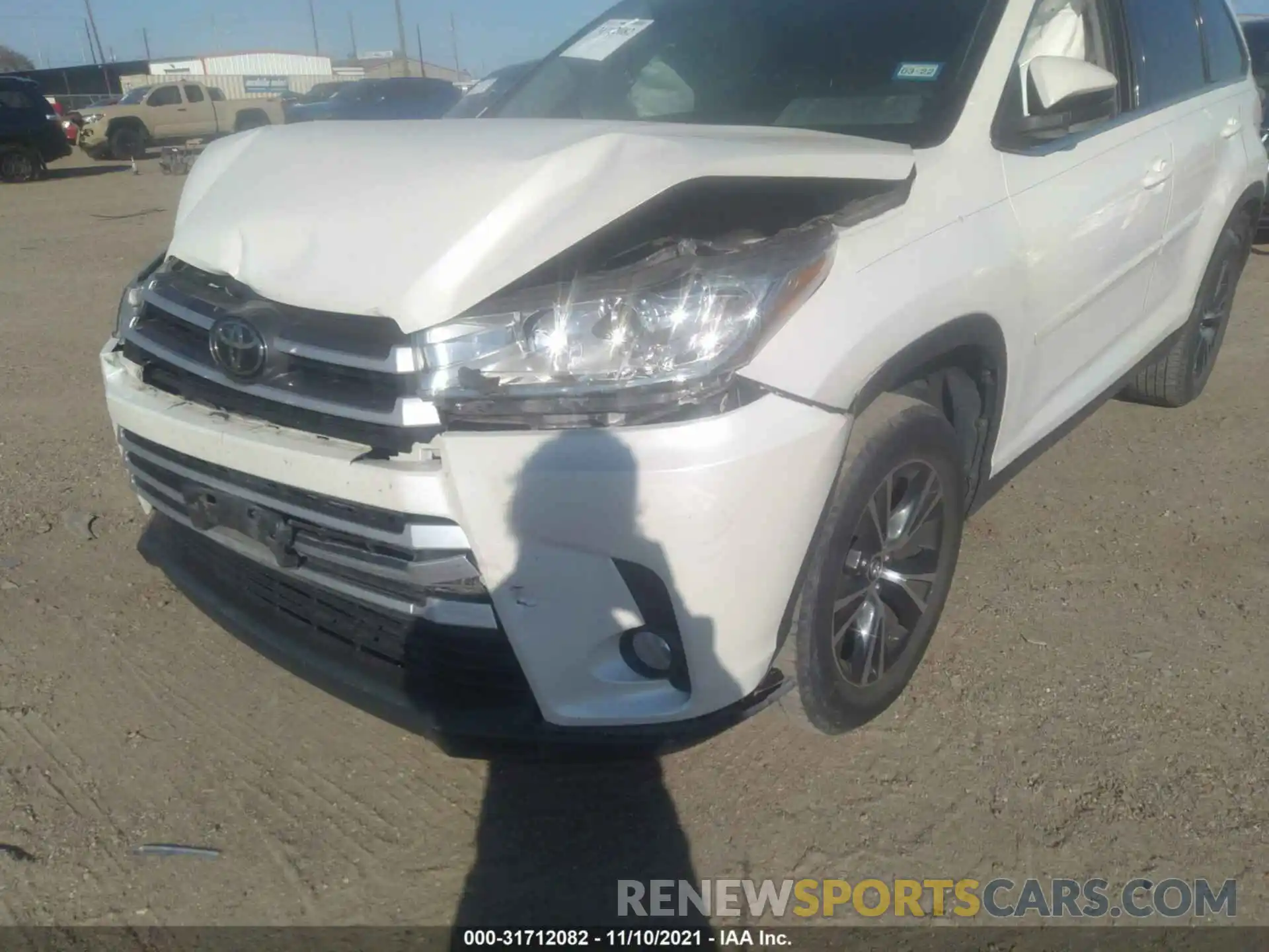 6 Photograph of a damaged car 5TDZZRFH9KS318312 TOYOTA HIGHLANDER 2019