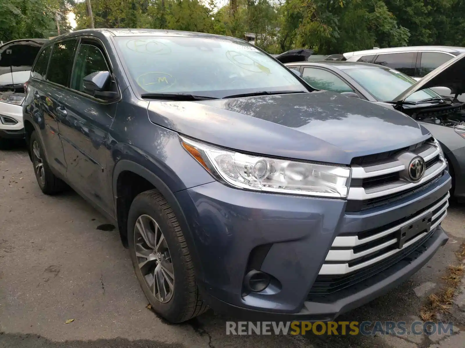 1 Photograph of a damaged car 5TDZZRFH9KS323073 TOYOTA HIGHLANDER 2019