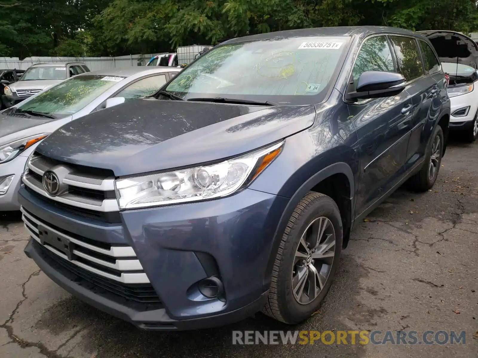 2 Photograph of a damaged car 5TDZZRFH9KS323073 TOYOTA HIGHLANDER 2019