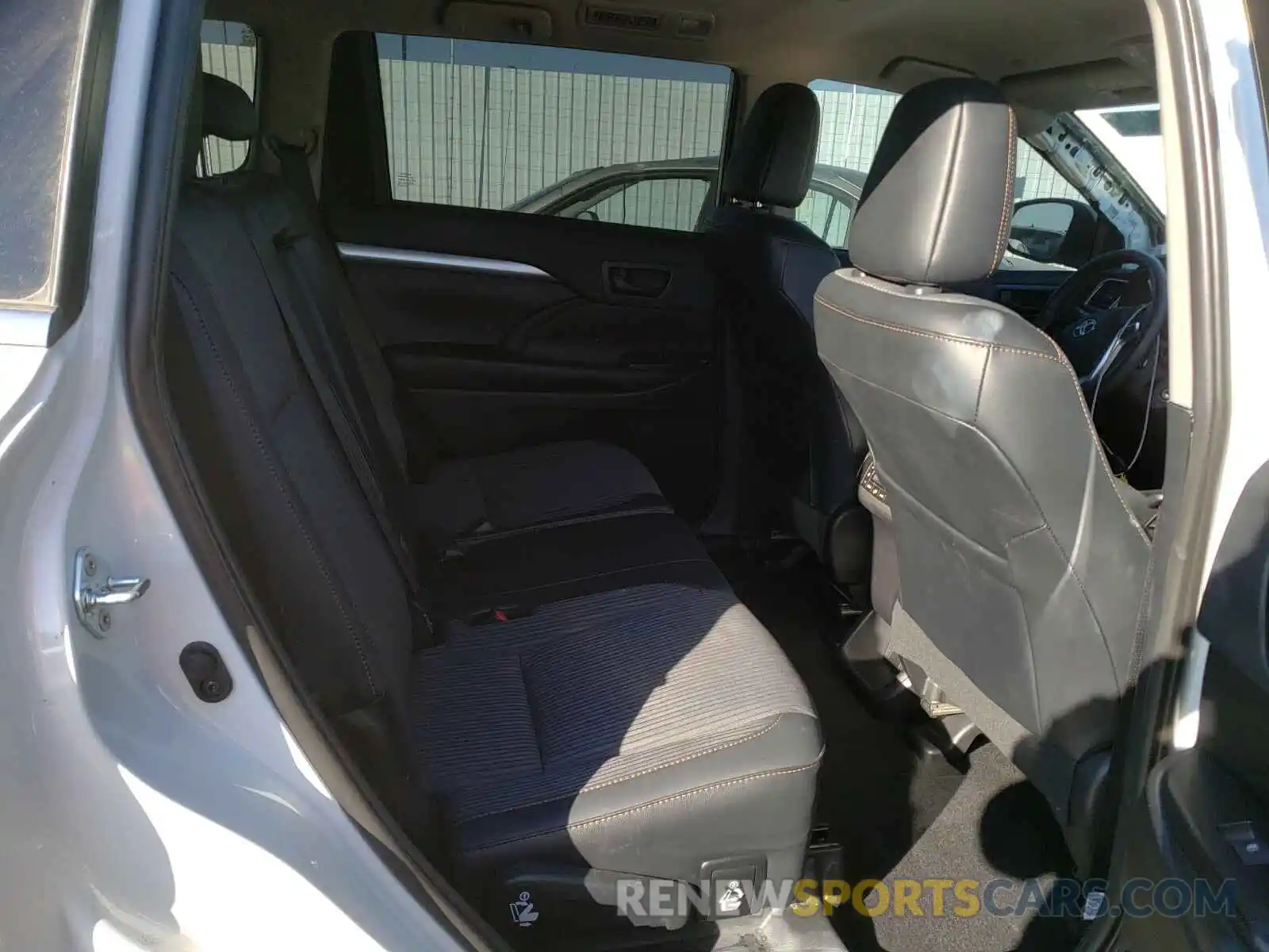 6 Фотография поврежденного автомобиля 5TDZZRFH9KS327415 TOYOTA HIGHLANDER 2019