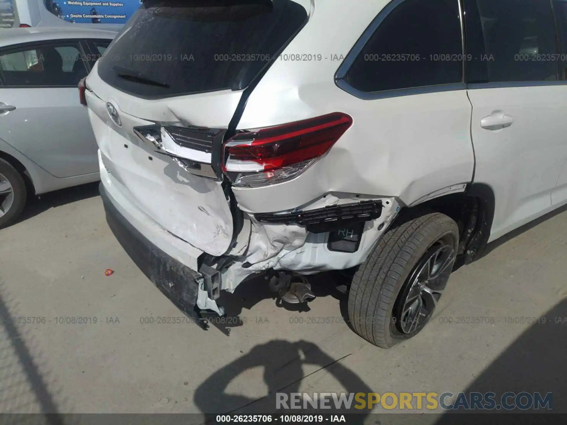 6 Photograph of a damaged car 5TDZZRFH9KS332842 TOYOTA HIGHLANDER 2019