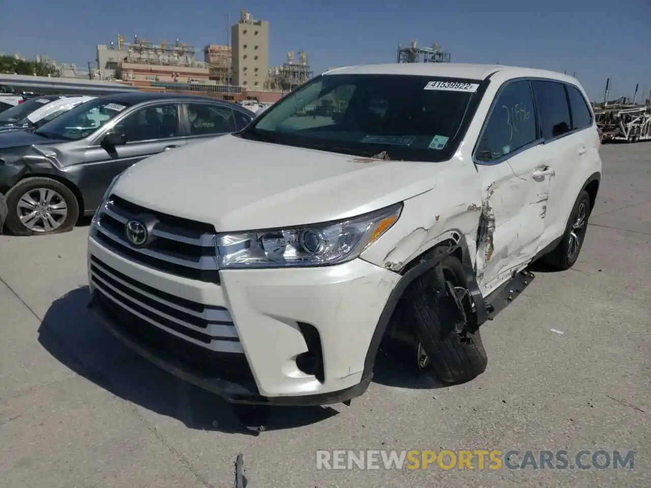 2 Photograph of a damaged car 5TDZZRFH9KS335241 TOYOTA HIGHLANDER 2019