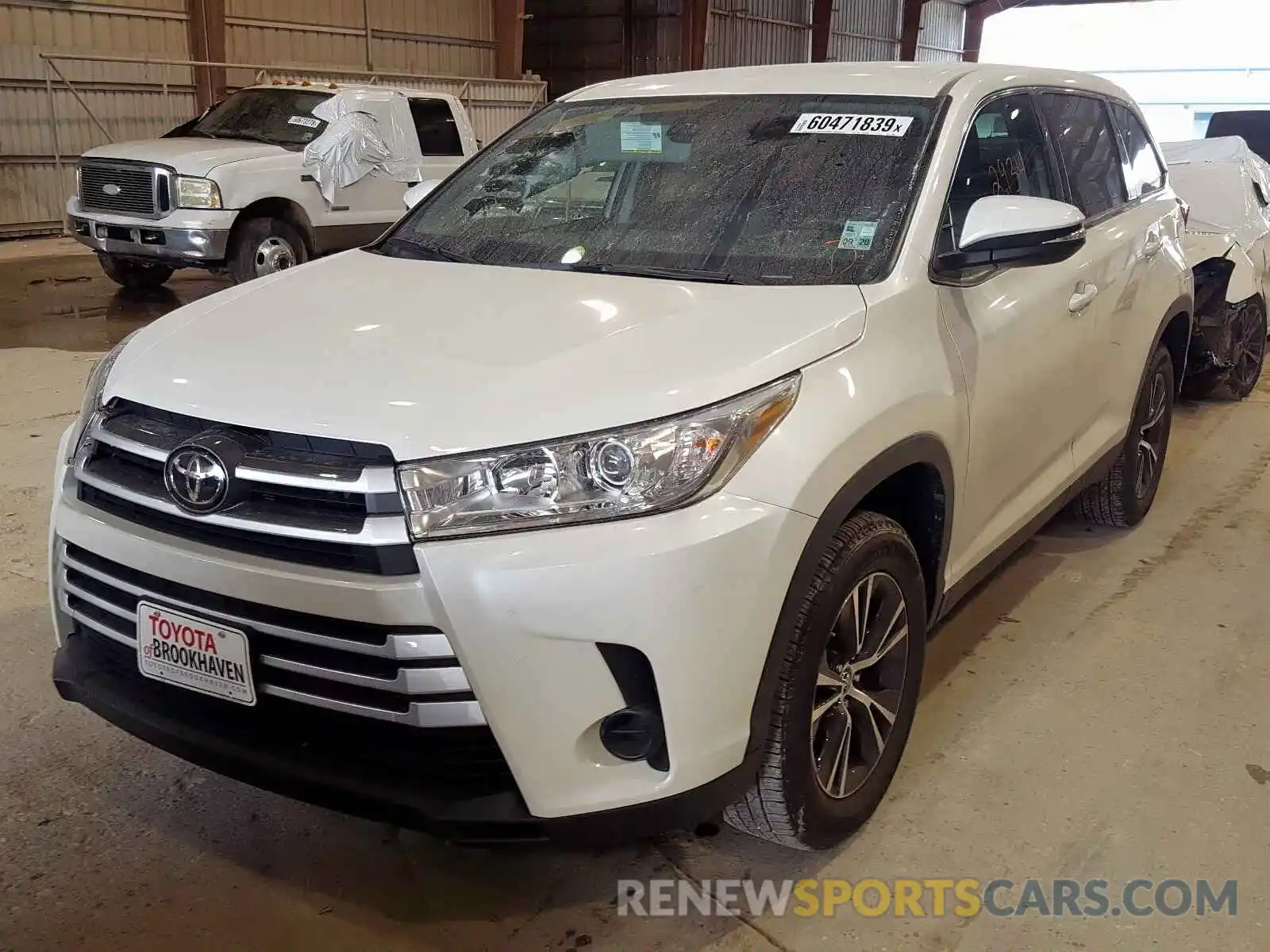 2 Photograph of a damaged car 5TDZZRFH9KS336440 TOYOTA HIGHLANDER 2019