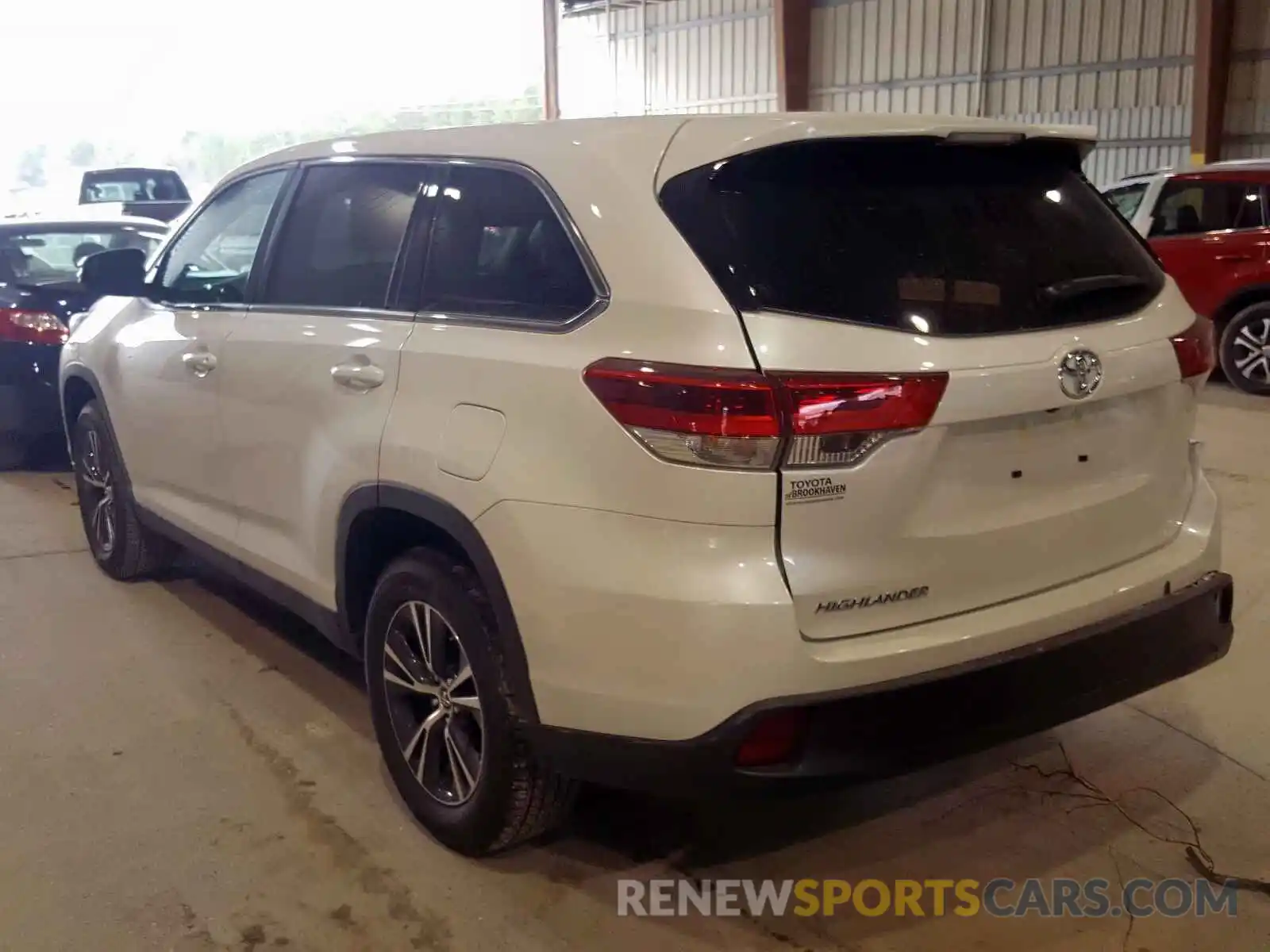 3 Photograph of a damaged car 5TDZZRFH9KS336440 TOYOTA HIGHLANDER 2019