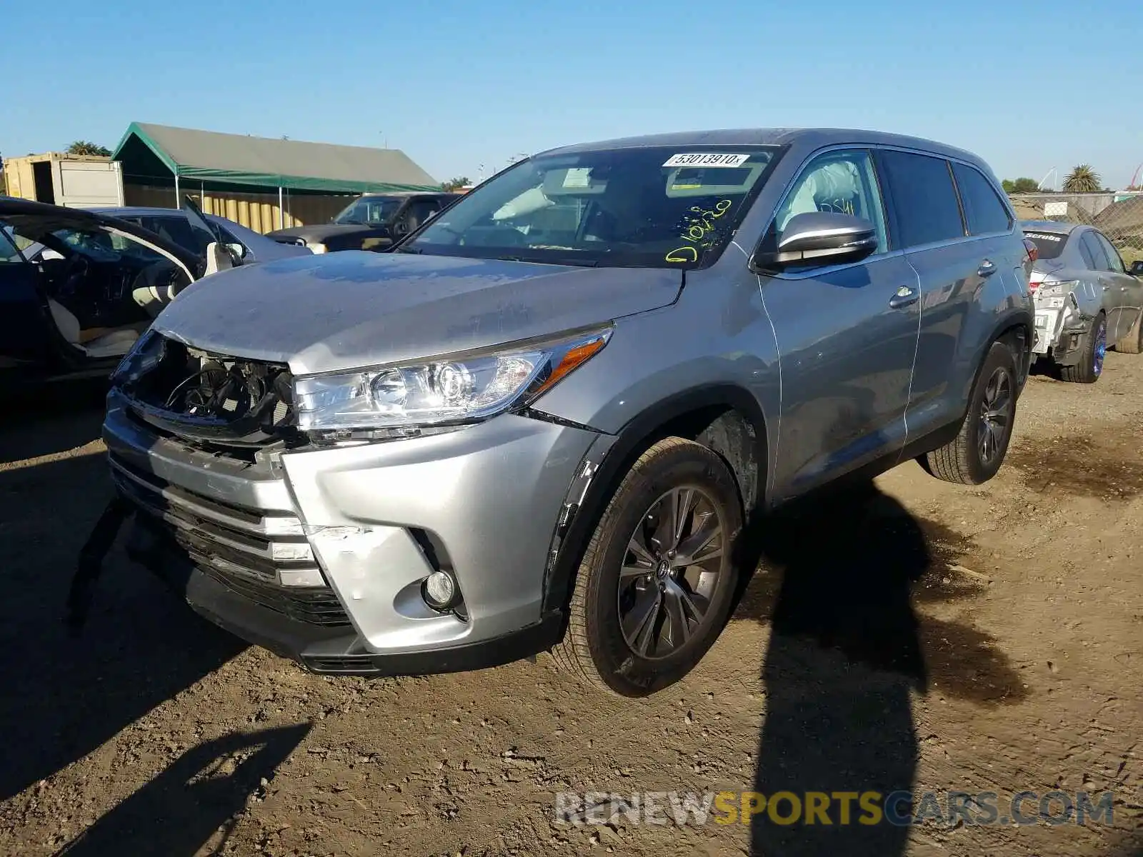 2 Photograph of a damaged car 5TDZZRFH9KS337653 TOYOTA HIGHLANDER 2019