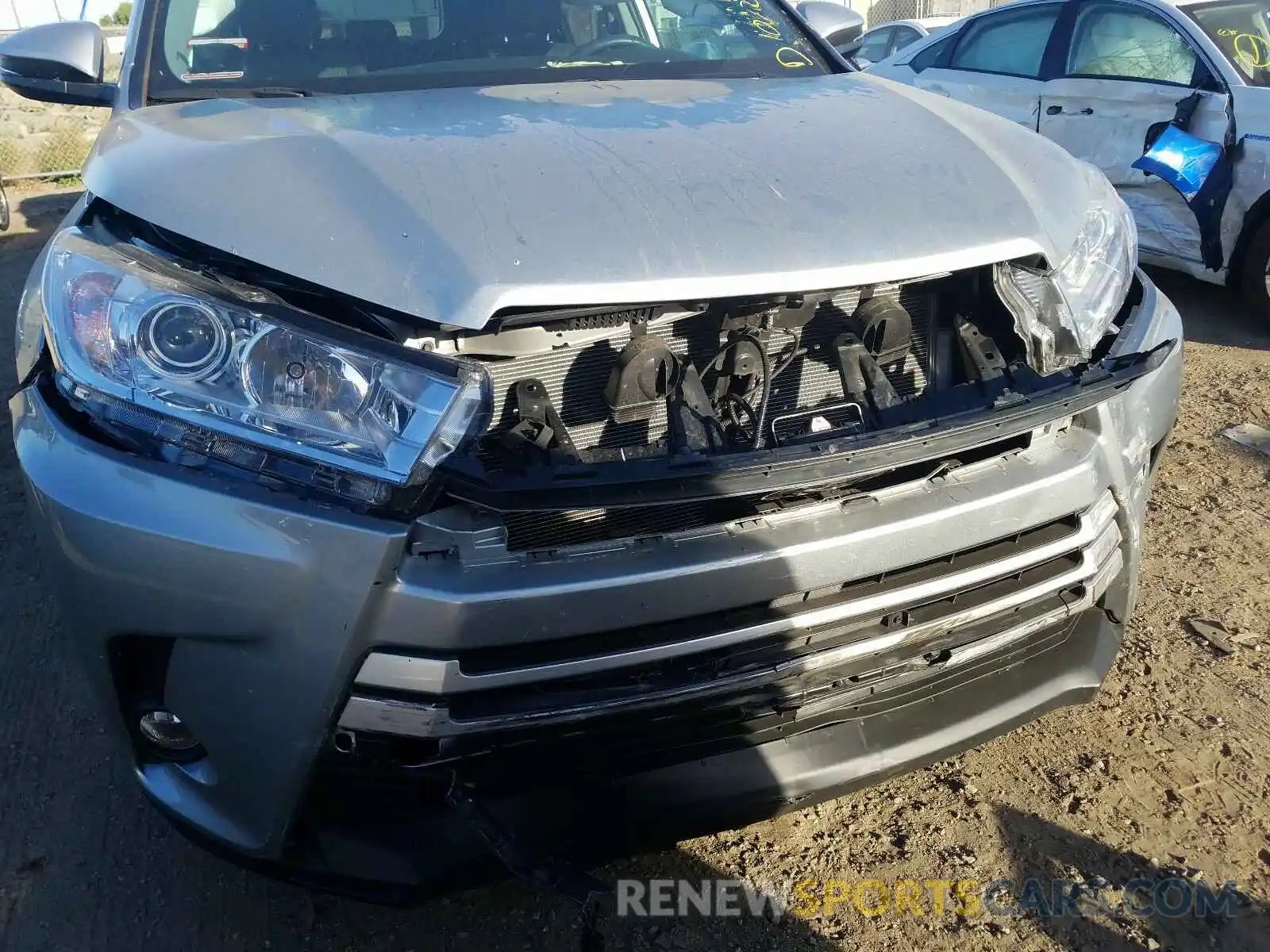 9 Photograph of a damaged car 5TDZZRFH9KS337653 TOYOTA HIGHLANDER 2019