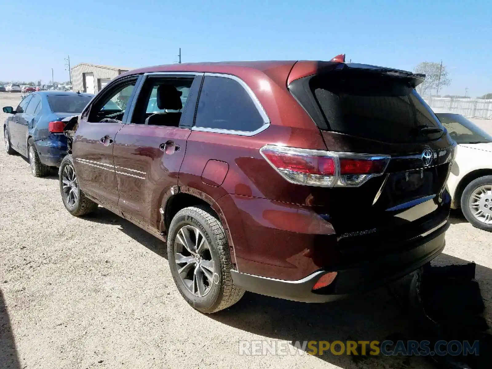 3 Photograph of a damaged car 5TDZZRFH9KS339063 TOYOTA HIGHLANDER 2019