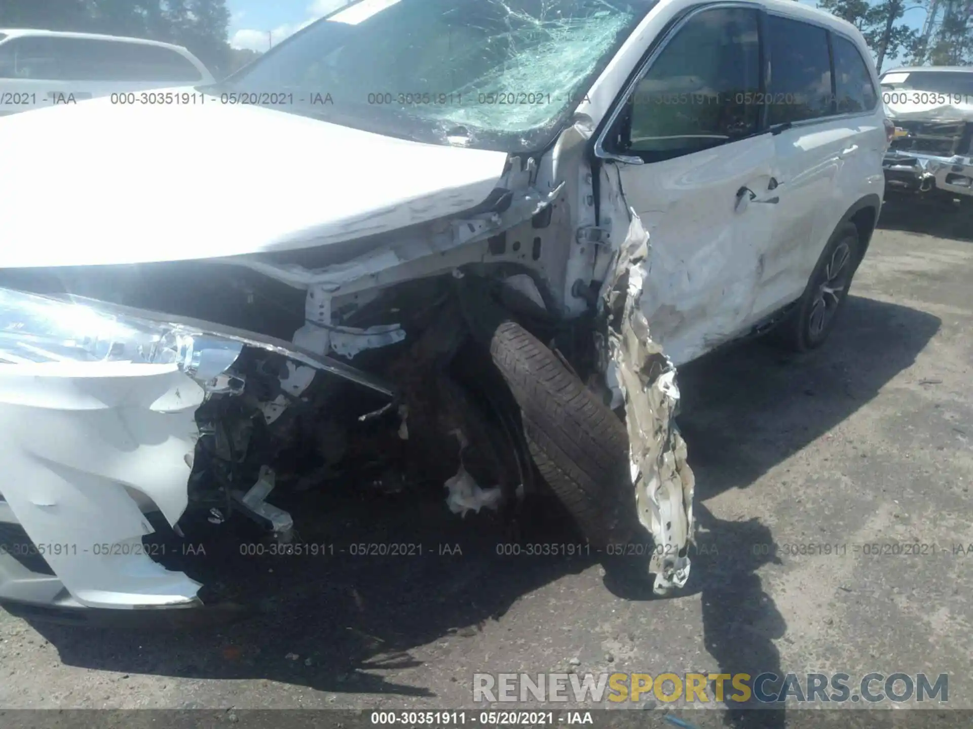 6 Photograph of a damaged car 5TDZZRFH9KS339581 TOYOTA HIGHLANDER 2019