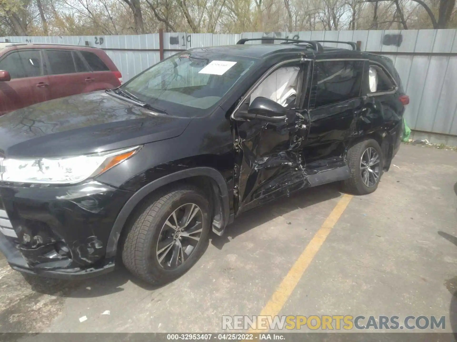 2 Photograph of a damaged car 5TDZZRFH9KS341685 TOYOTA HIGHLANDER 2019