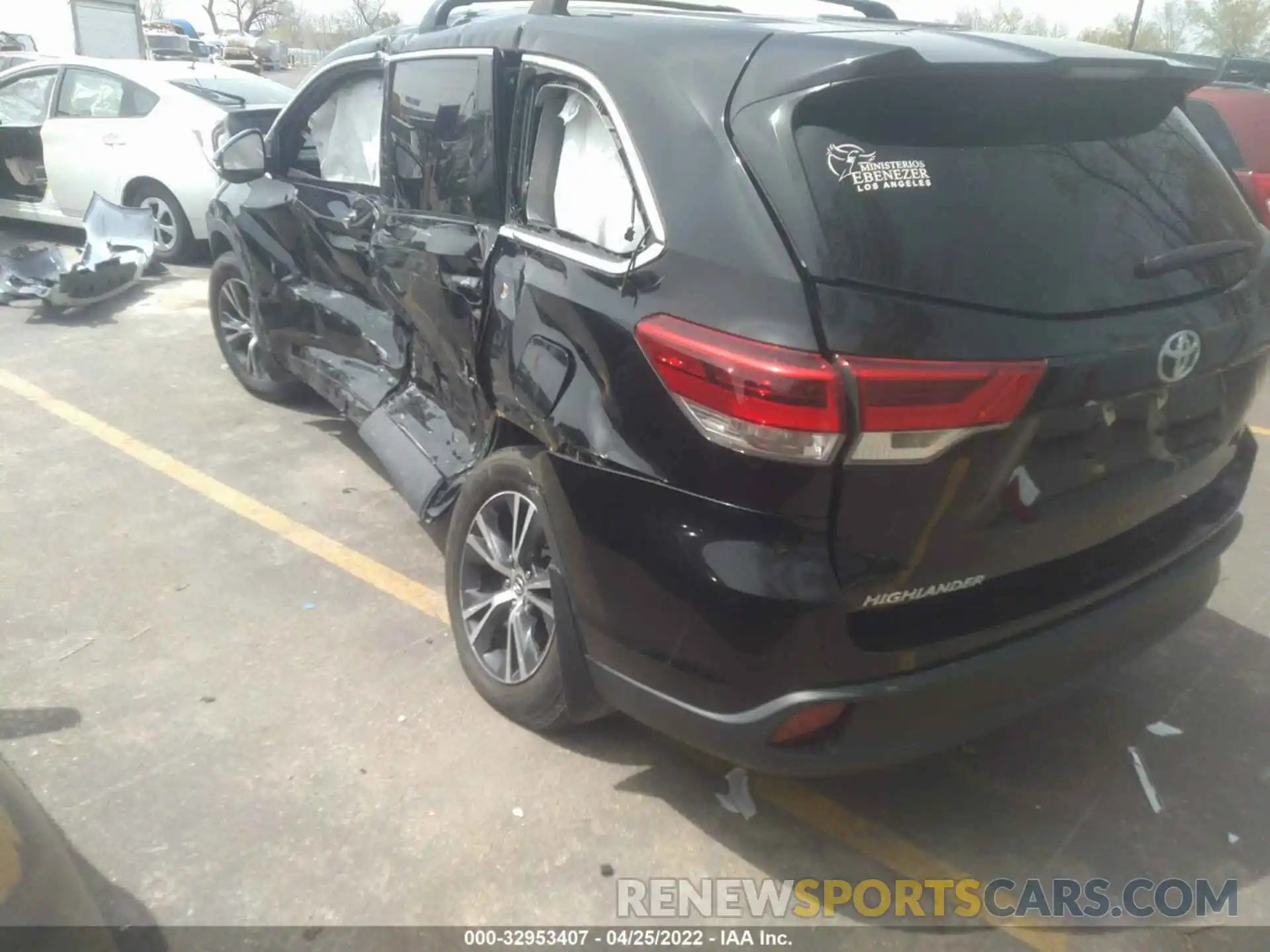 3 Photograph of a damaged car 5TDZZRFH9KS341685 TOYOTA HIGHLANDER 2019