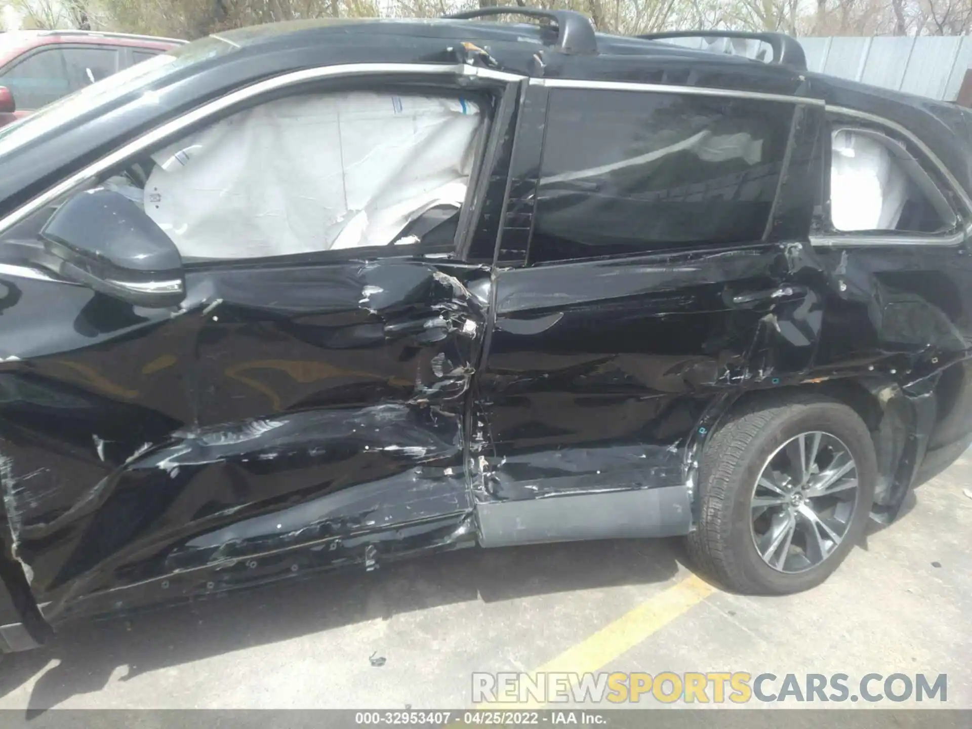 6 Photograph of a damaged car 5TDZZRFH9KS341685 TOYOTA HIGHLANDER 2019