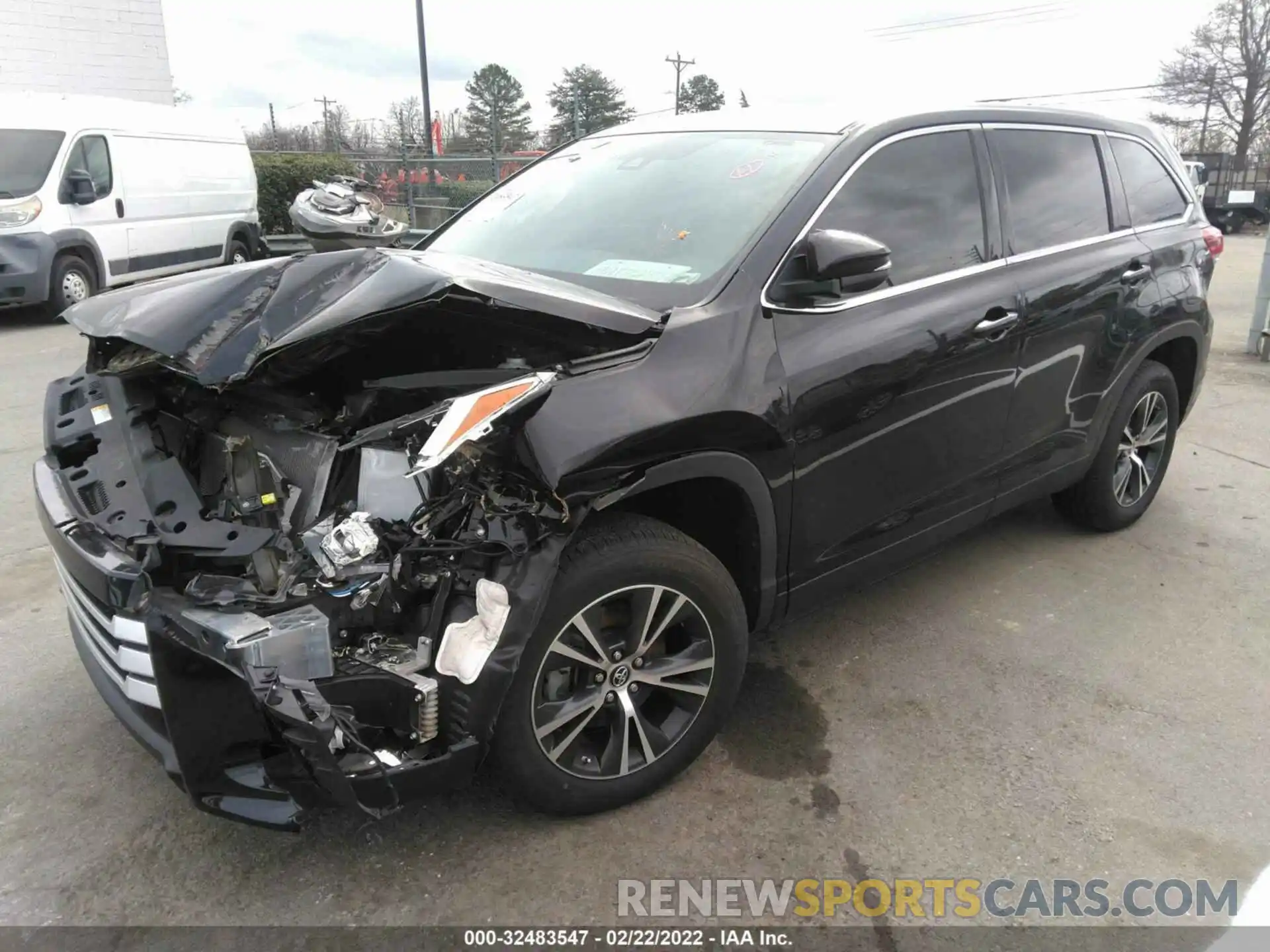 2 Photograph of a damaged car 5TDZZRFH9KS349933 TOYOTA HIGHLANDER 2019