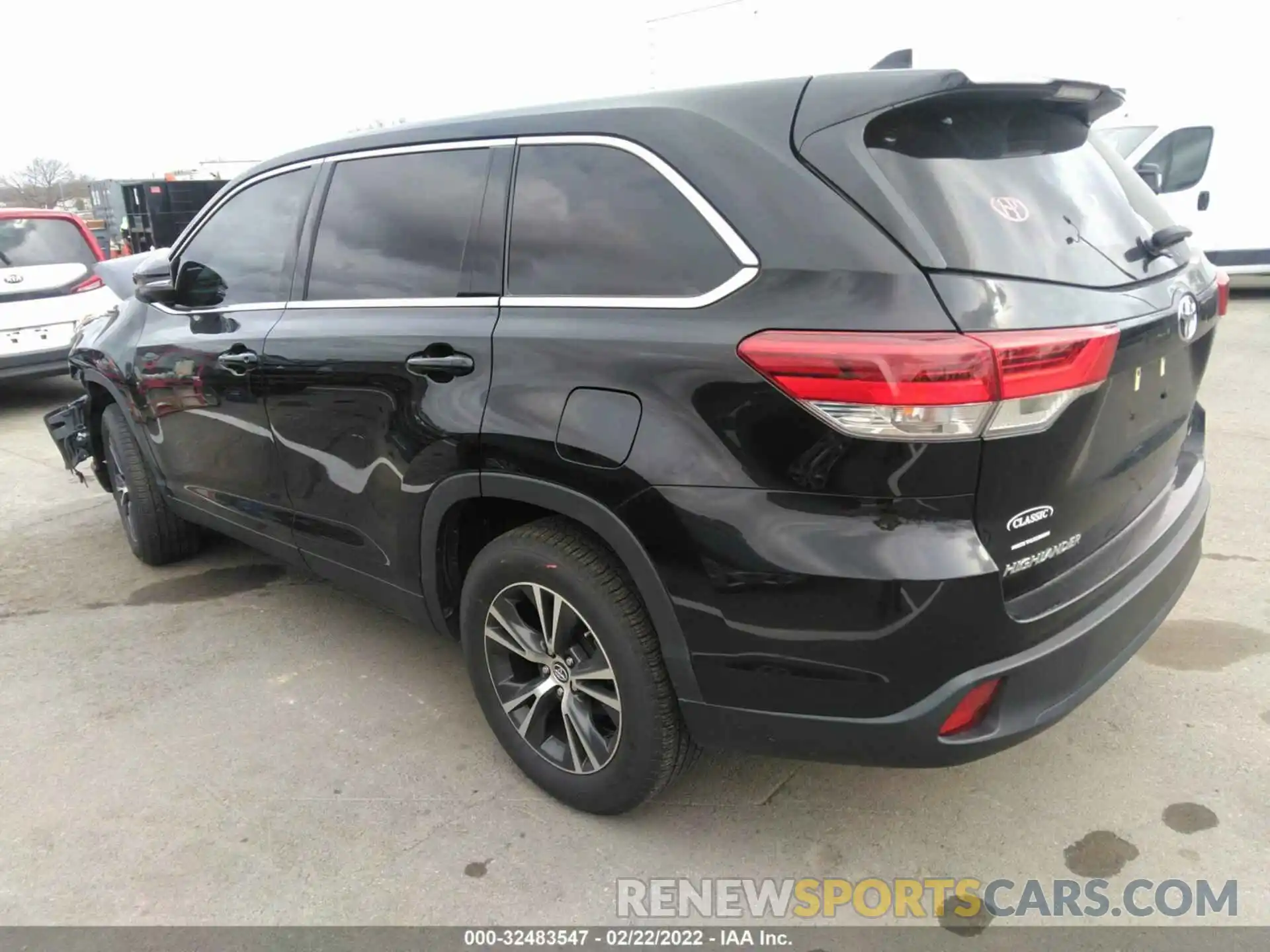 3 Photograph of a damaged car 5TDZZRFH9KS349933 TOYOTA HIGHLANDER 2019