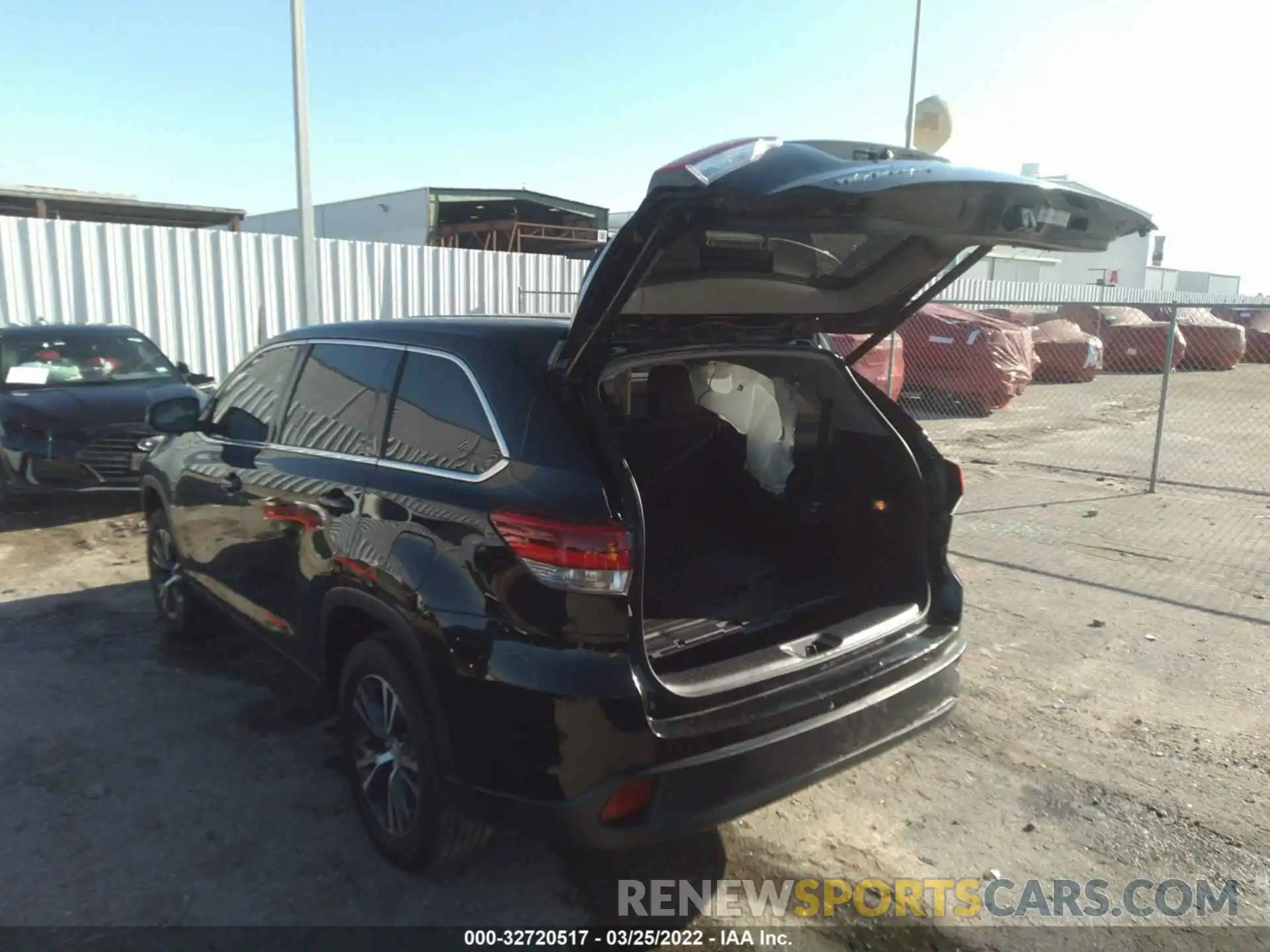 3 Фотография поврежденного автомобиля 5TDZZRFH9KS351990 TOYOTA HIGHLANDER 2019