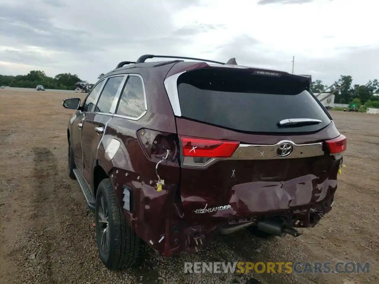 3 Photograph of a damaged car 5TDZZRFH9KS352315 TOYOTA HIGHLANDER 2019