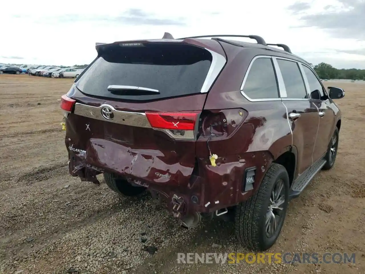 4 Photograph of a damaged car 5TDZZRFH9KS352315 TOYOTA HIGHLANDER 2019