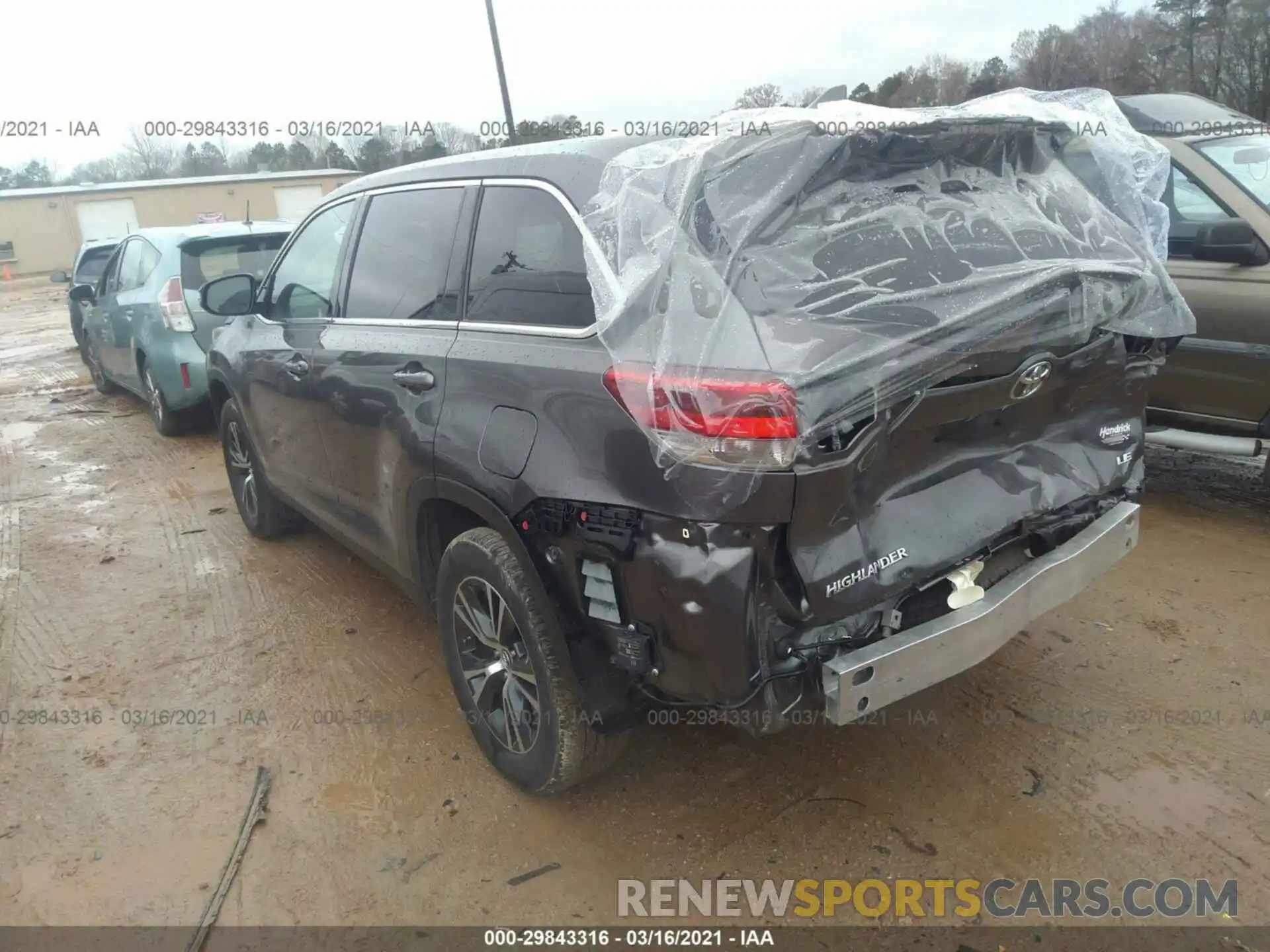 3 Photograph of a damaged car 5TDZZRFH9KS359300 TOYOTA HIGHLANDER 2019