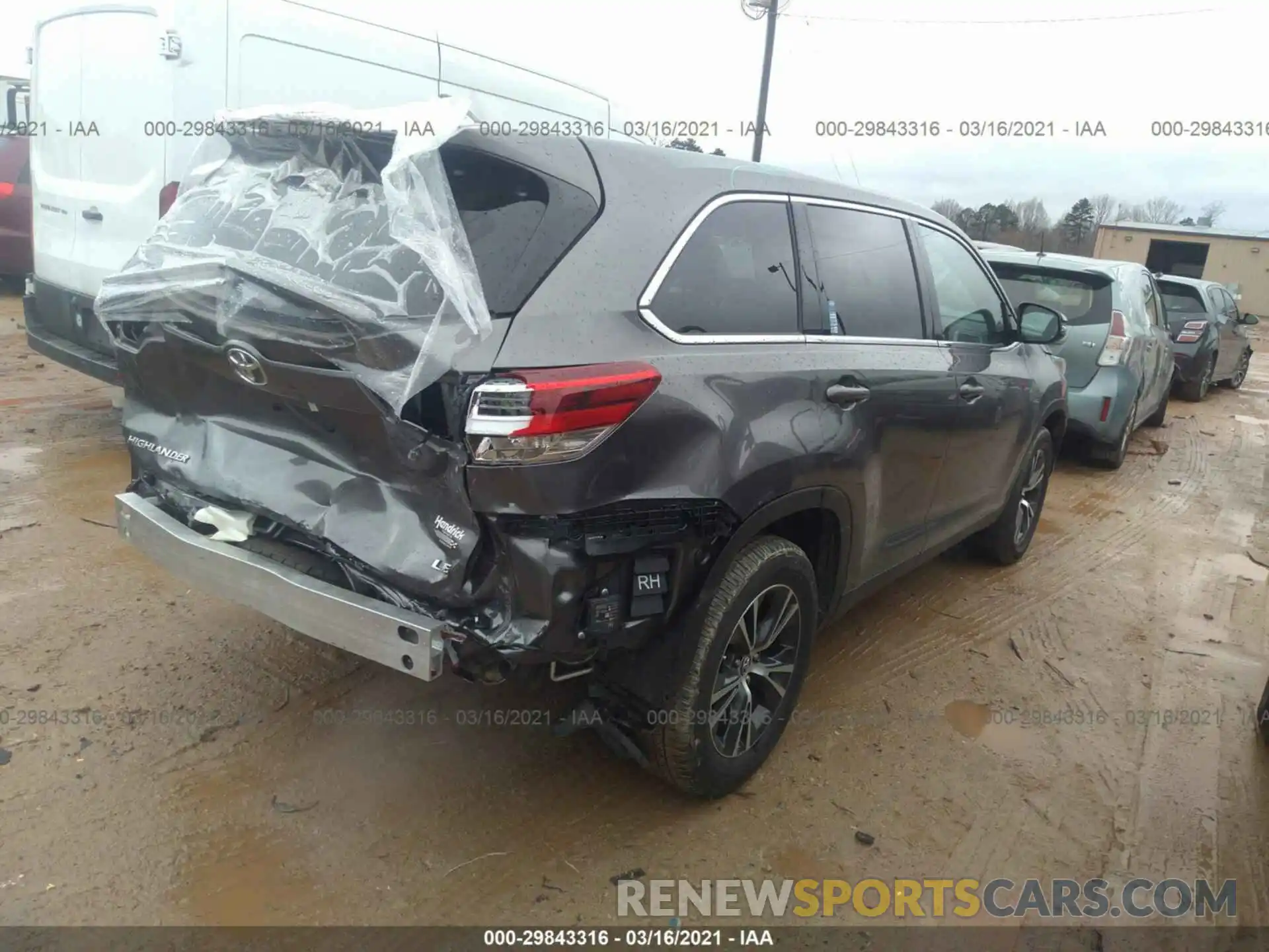 4 Photograph of a damaged car 5TDZZRFH9KS359300 TOYOTA HIGHLANDER 2019