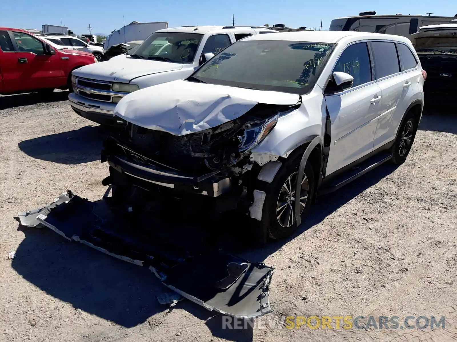 2 Photograph of a damaged car 5TDZZRFH9KS360866 TOYOTA HIGHLANDER 2019