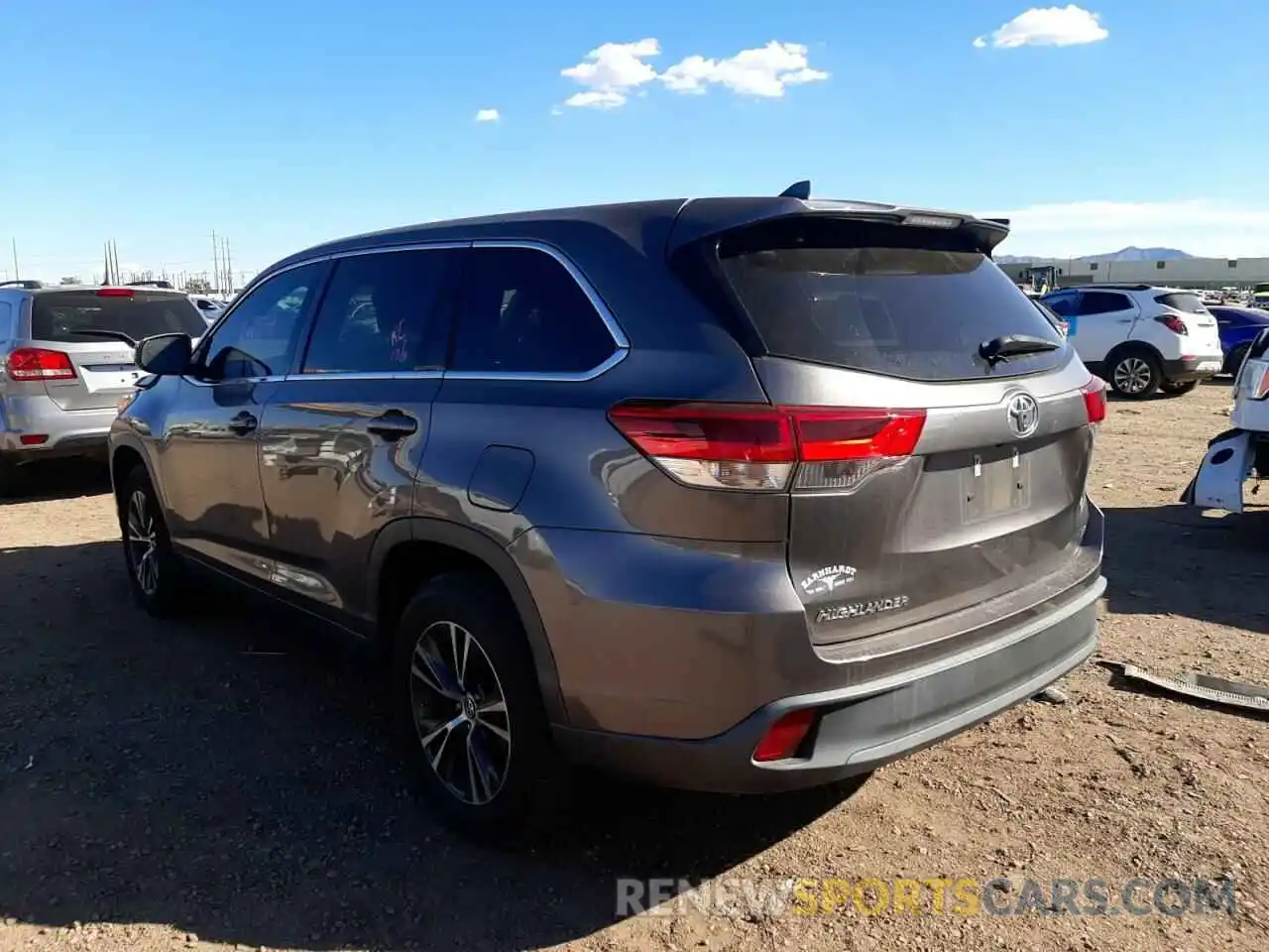 3 Photograph of a damaged car 5TDZZRFH9KS361791 TOYOTA HIGHLANDER 2019