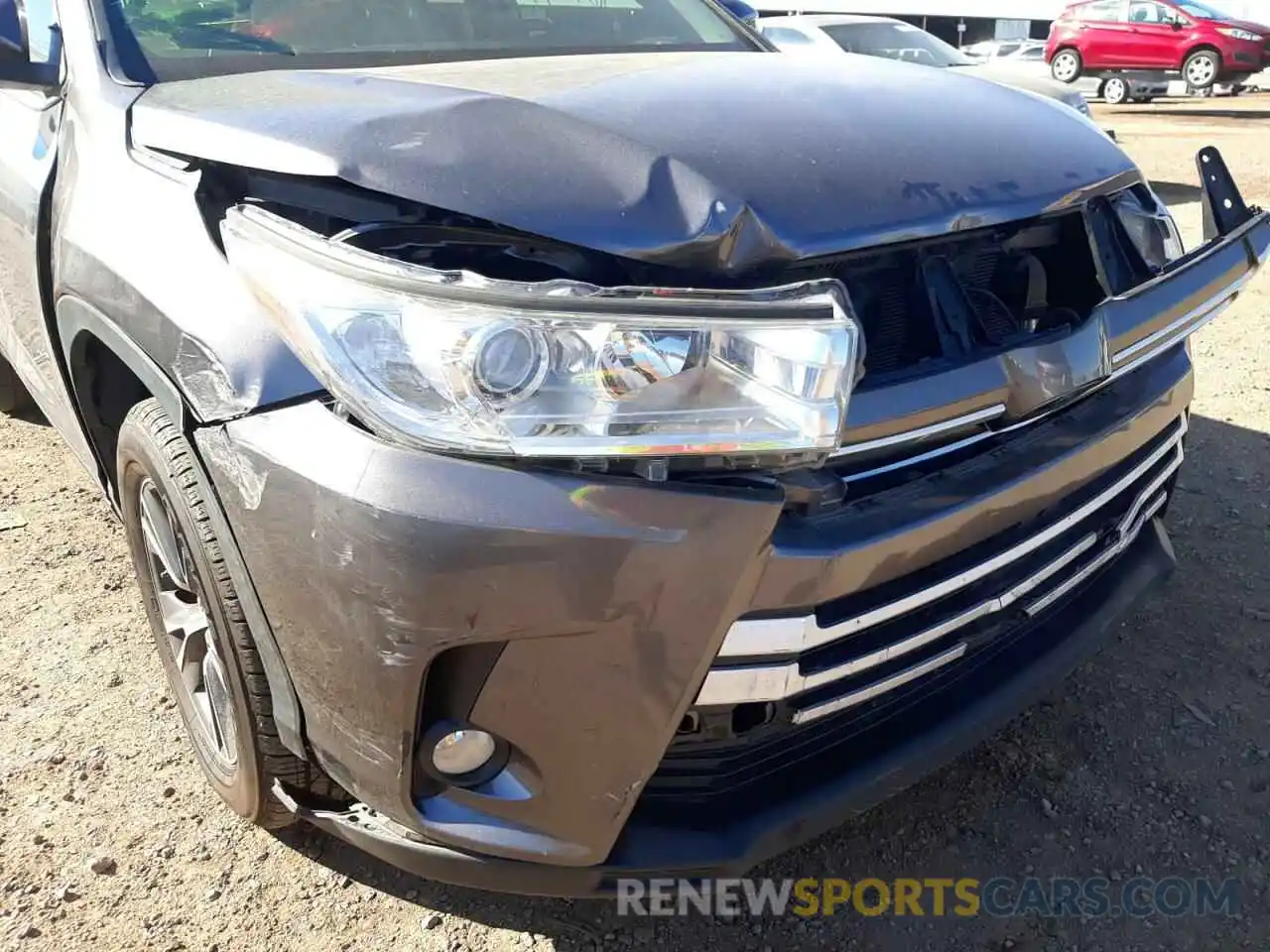 9 Photograph of a damaged car 5TDZZRFH9KS361791 TOYOTA HIGHLANDER 2019